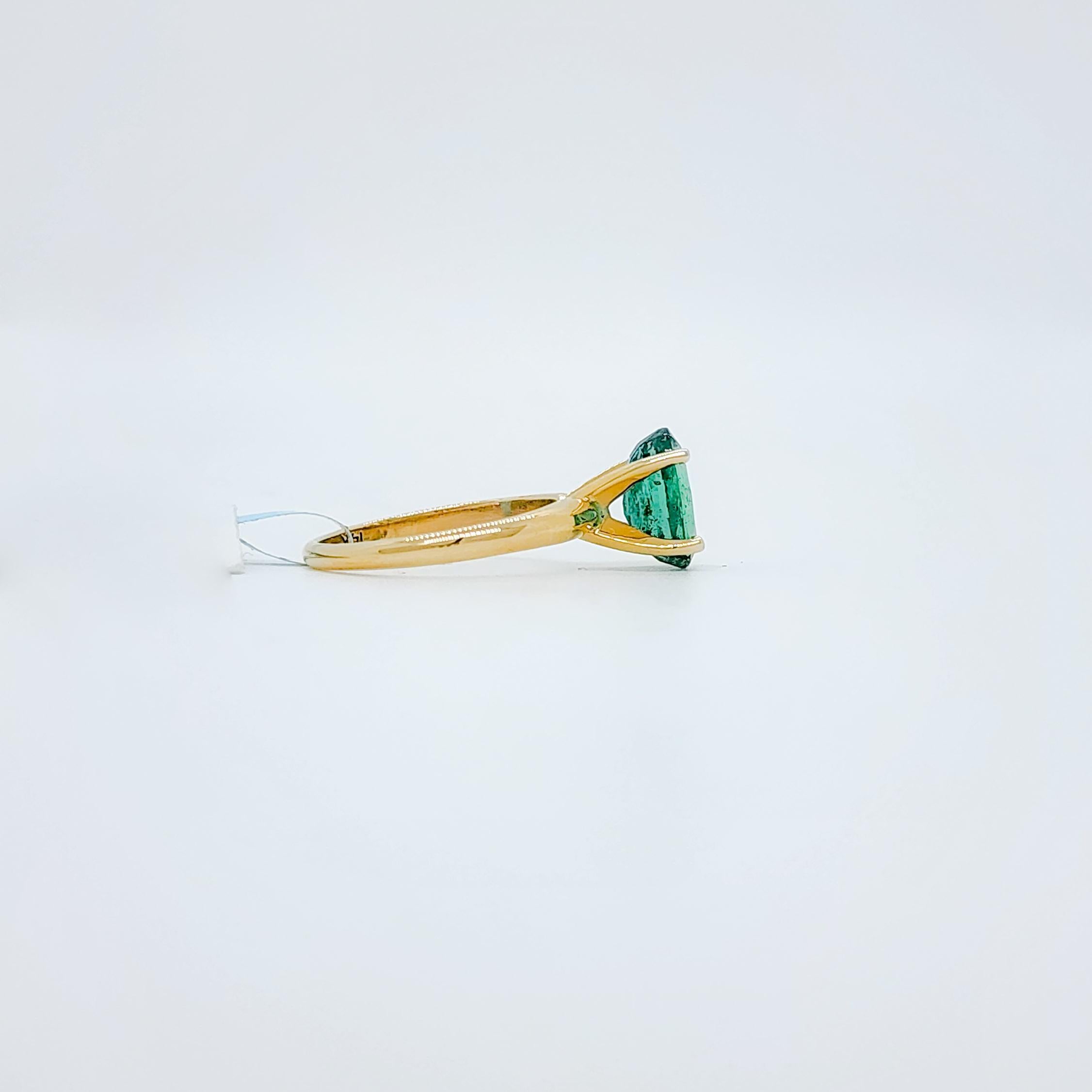 Emerald Oval and 14k Yellow Gold Ring For Sale 1