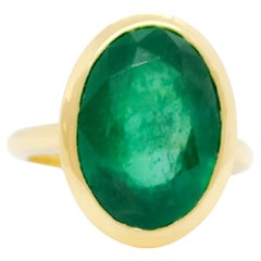 Bague en or jaune 18k et émeraude ovale