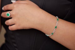 Pulsera de oro blanco de 18 quilates con esmeralda ovalada y diamantes