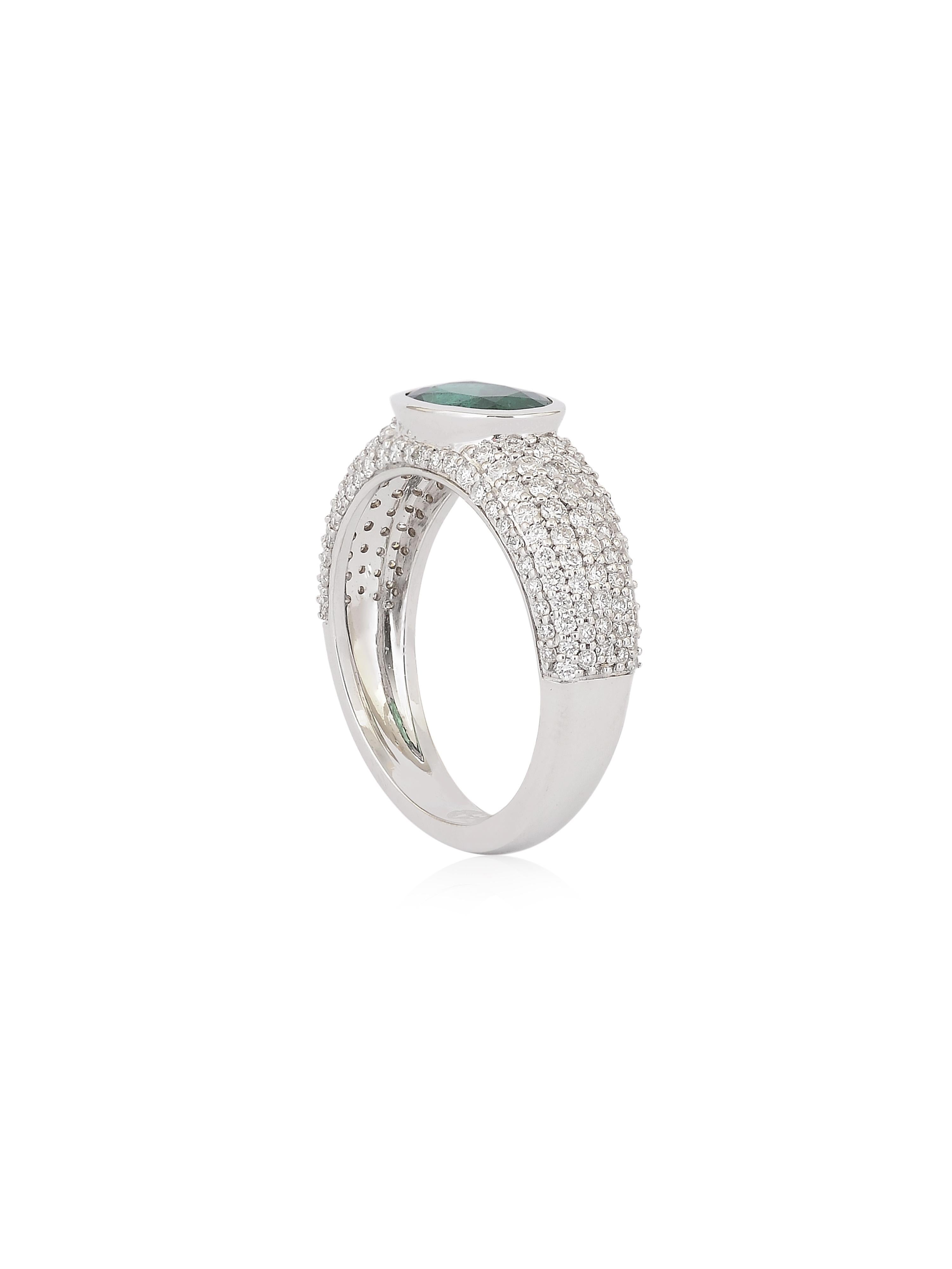 Women's or Men's Emerald Oval and Diamond classic ring in 18K White Gold  For Sale