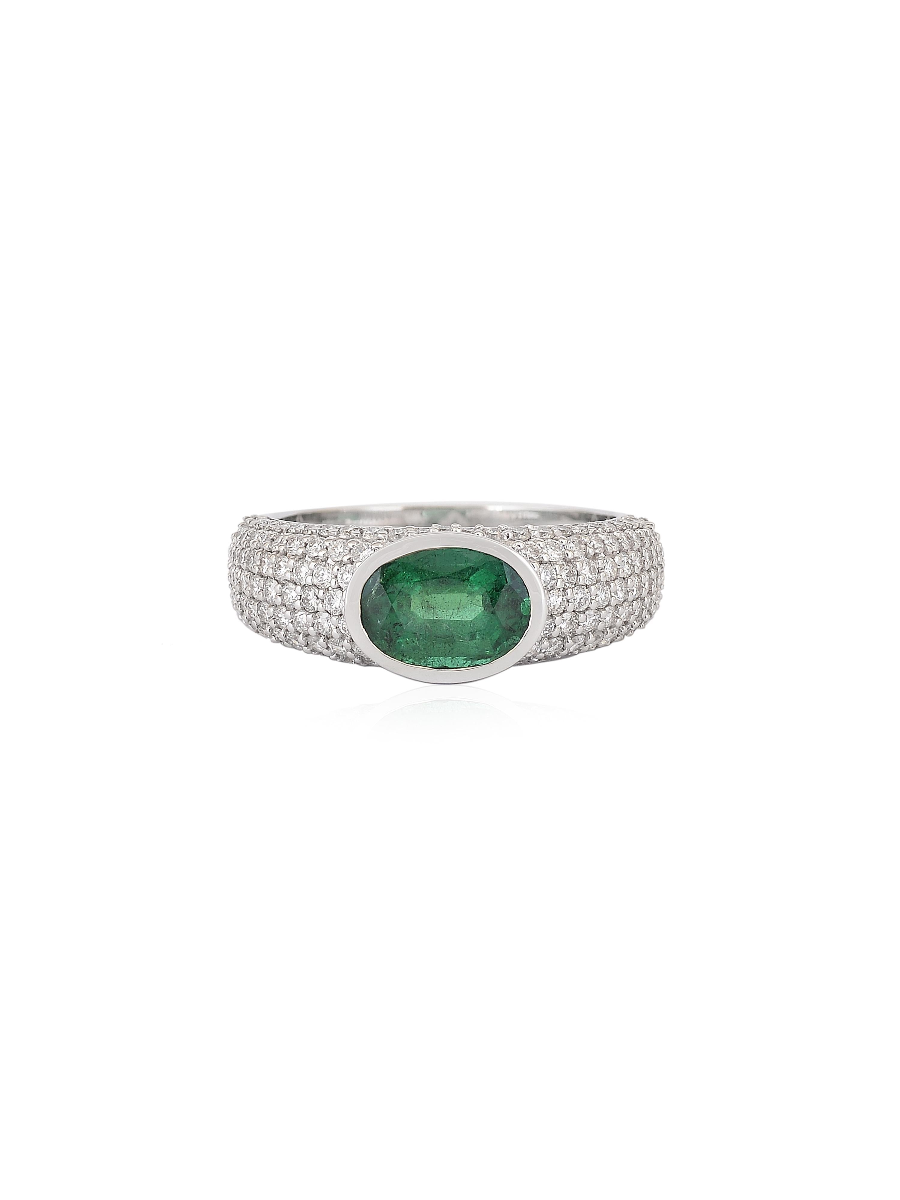 Emerald Oval and Diamond classic ring in 18K White Gold  For Sale 1