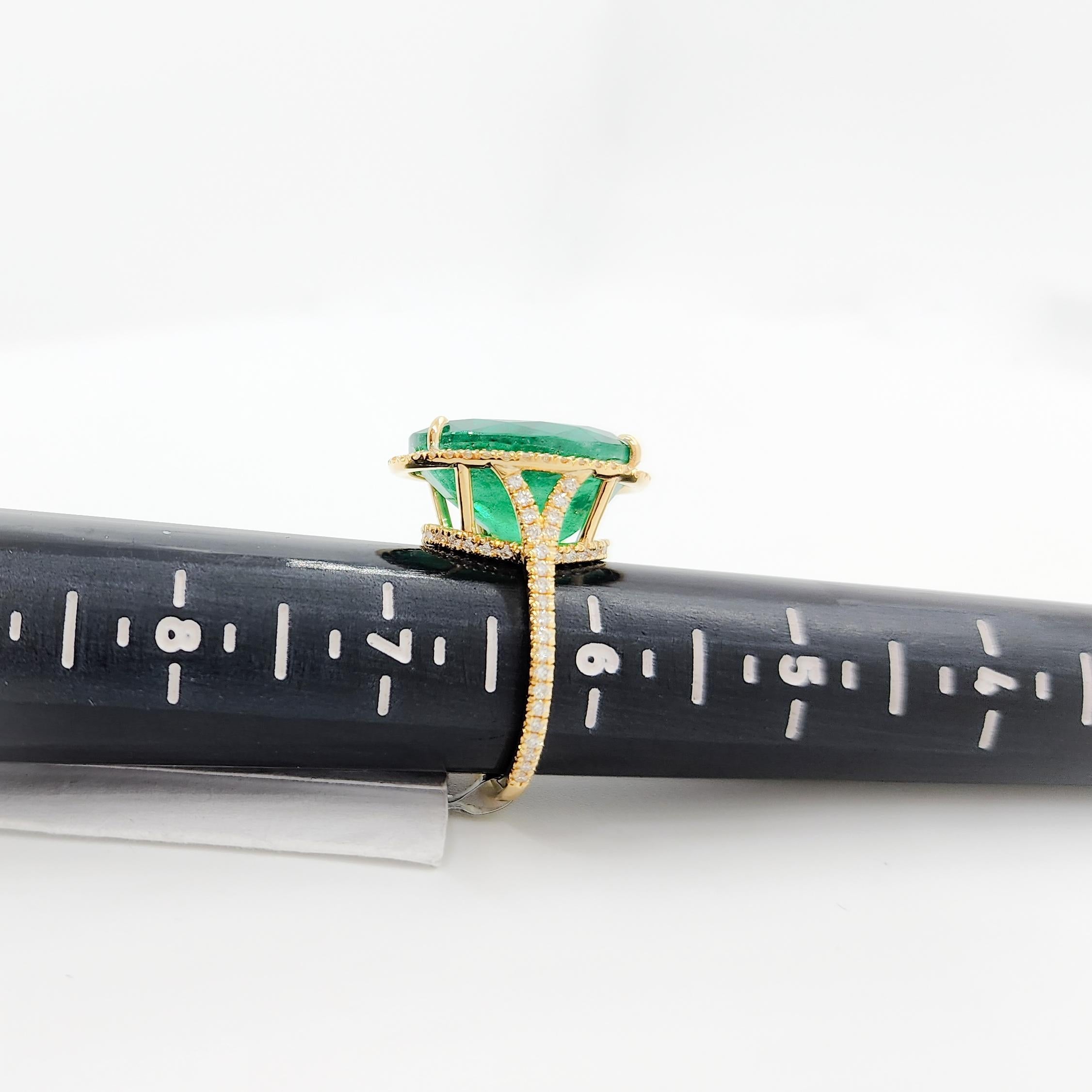 Emerald Oval and White Diamond Cocktail Ring in 18k Yellow Gold In New Condition For Sale In Los Angeles, CA