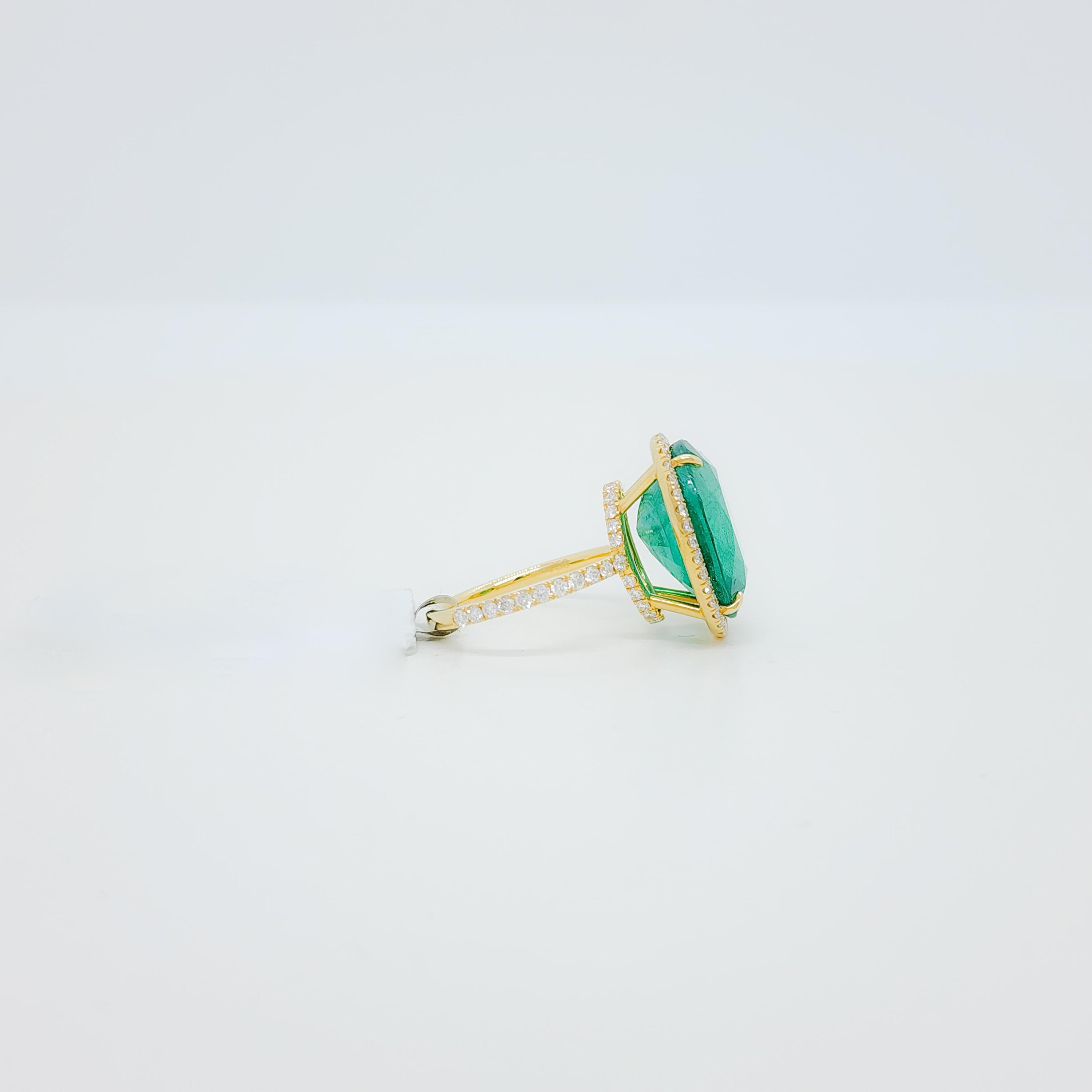 Emerald Oval and White Diamond Cocktail Ring in 18k Yellow Gold For Sale 1
