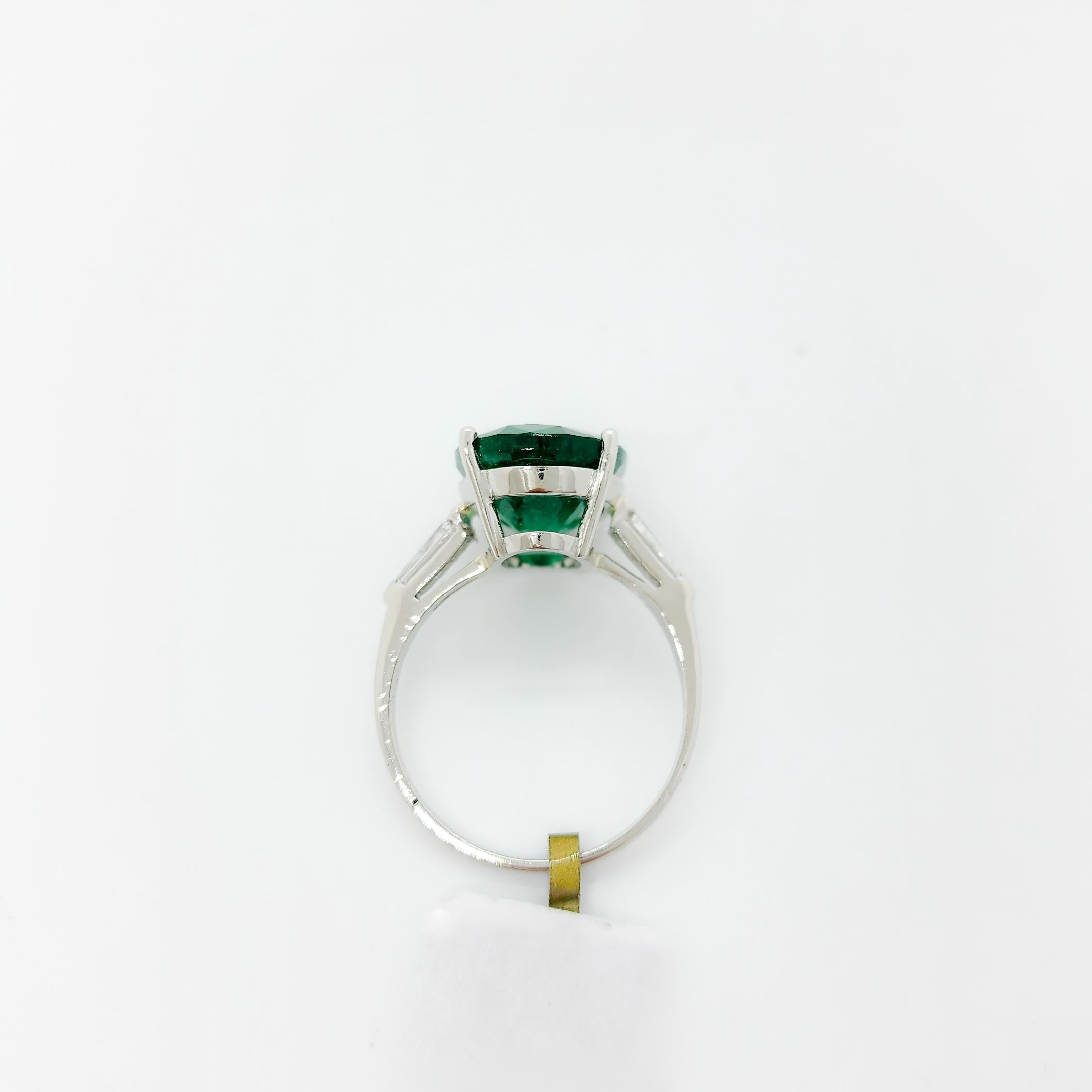 Emerald Oval and White Diamond Cocktail Ring in Platinum For Sale 1