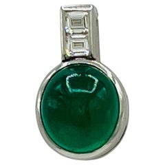Anhänger mit ovalem Smaragd und weißem Diamant im Smaragdschliff aus Platin