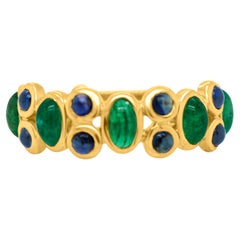 Anello con smeraldo ovale e zaffiro blu rotondo in oro giallo 18 carati