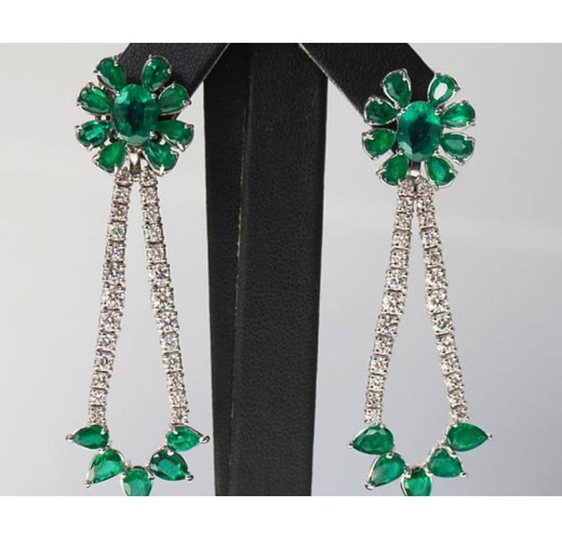 Emerald Oval/Pear Earrings 10.21 Carats In New Condition For Sale In New York, NY