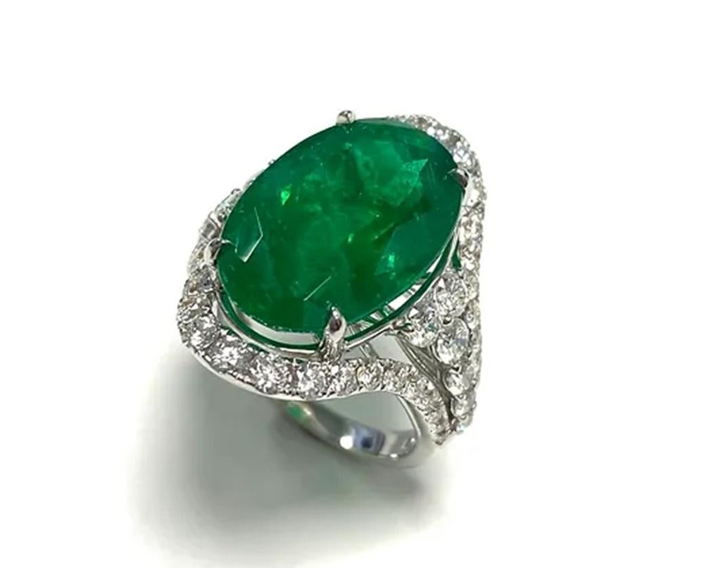 Oval Cut Emerald Oval Ring 10.90 cts For Sale