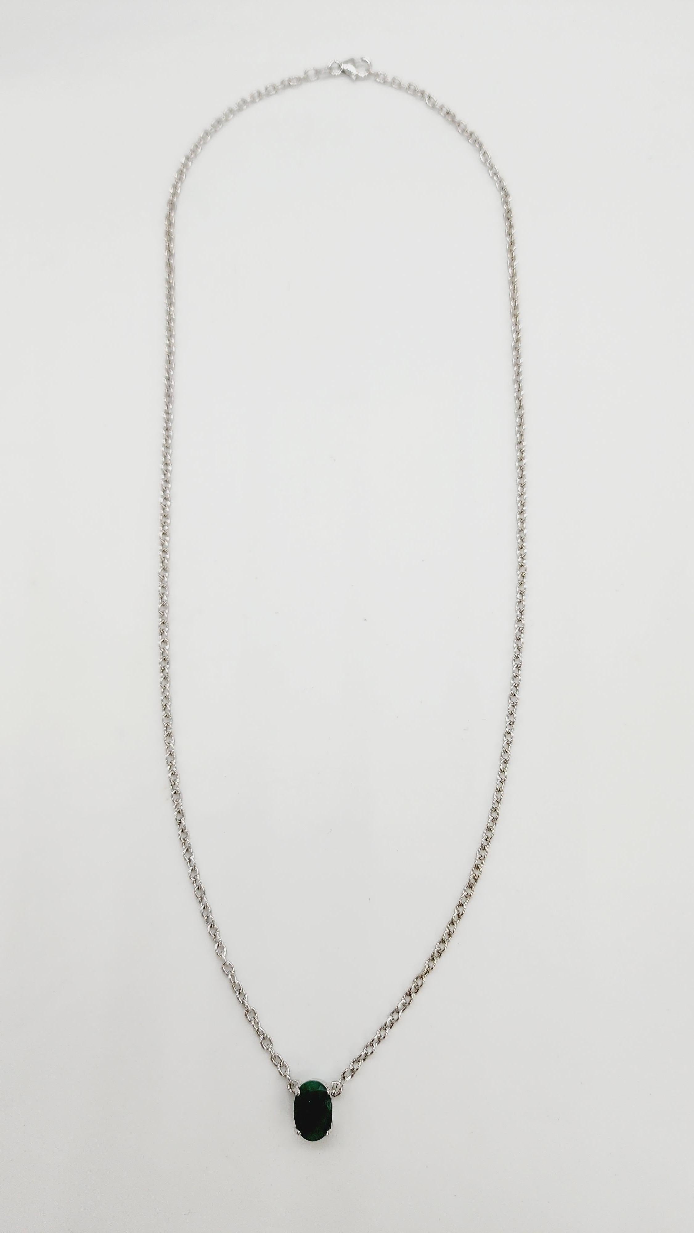 Taille ovale 2.18 Carats Emerald Oval Shape Necklace White Gold 14 Karat 20'' (Collier en or blanc 14 carats) en vente