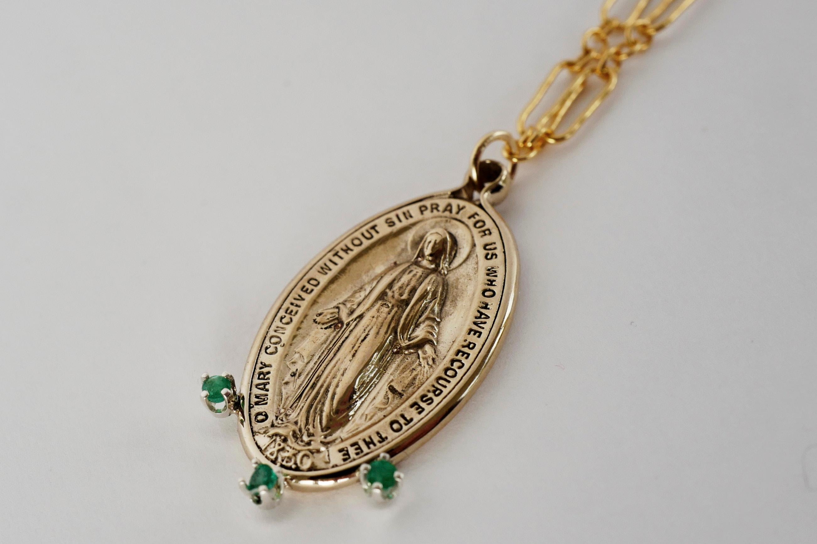 Women's Emerald Oval Virgin Mary Medal Chain Necklace For Sale