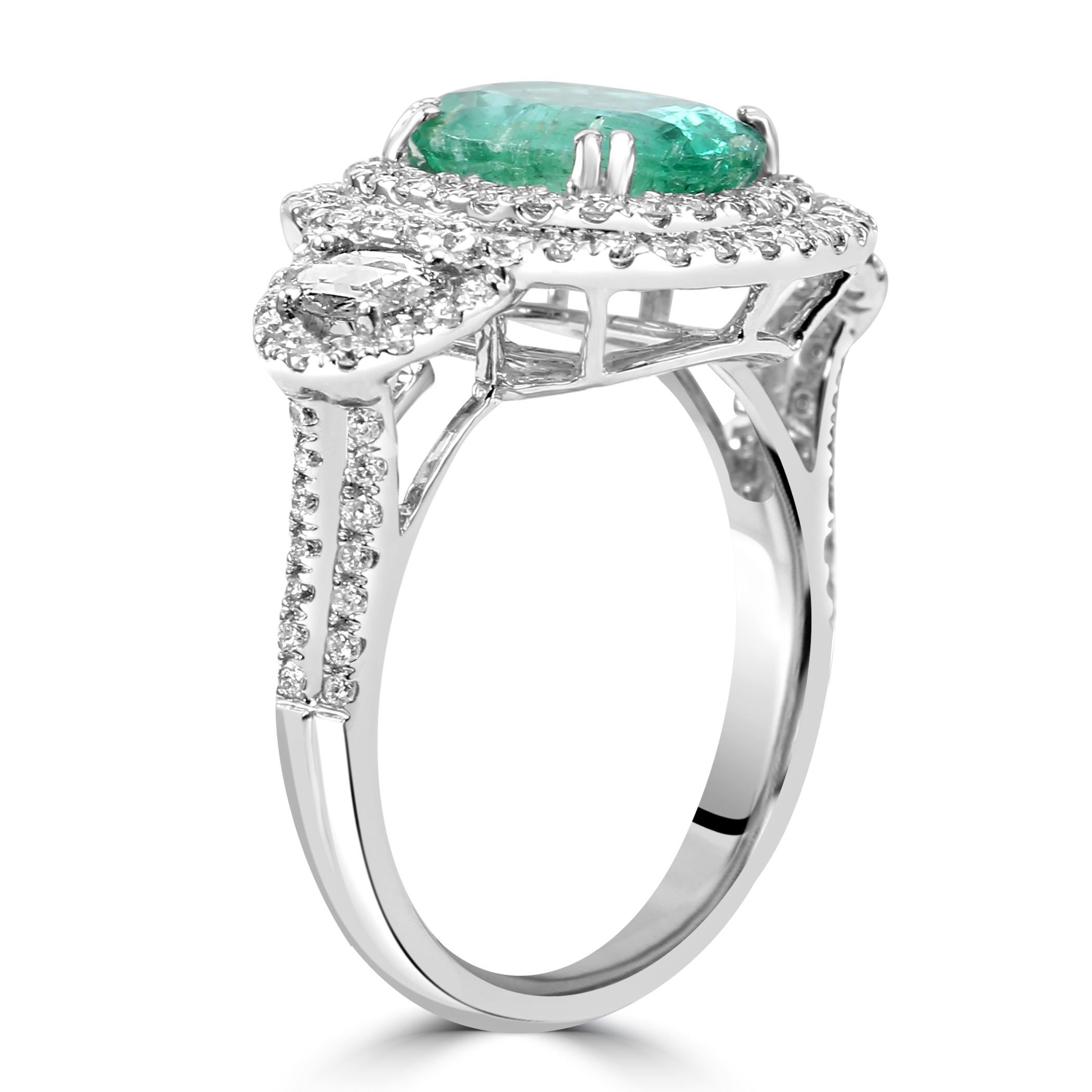Smaragd Oval Weiß Diamant 18K Weißgold 3 Stein Braut Verlobung Halo Ring  im Zustand „Neu“ im Angebot in Sayreville, NJ