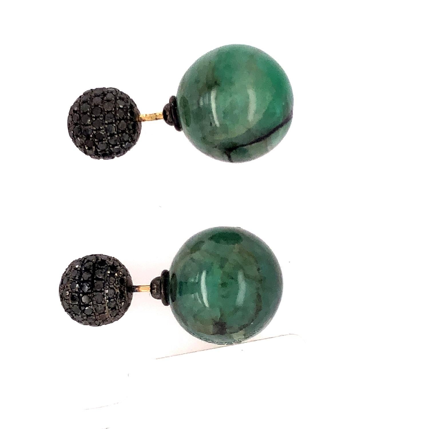 Smaragd- und Pave-Diamant-Kugel Tunnel-Ohrringe aus 14k Gold und Silber (Gemischter Schliff) im Angebot