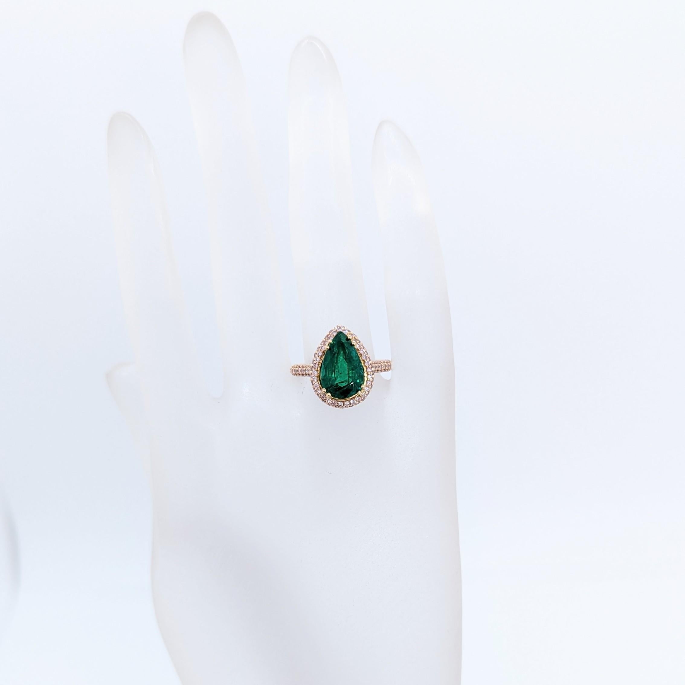 Anillo de Cóctel de Pera Esmeralda y Diamante Rosa Natural en Oro Rosa de 18 K Corte pera en venta