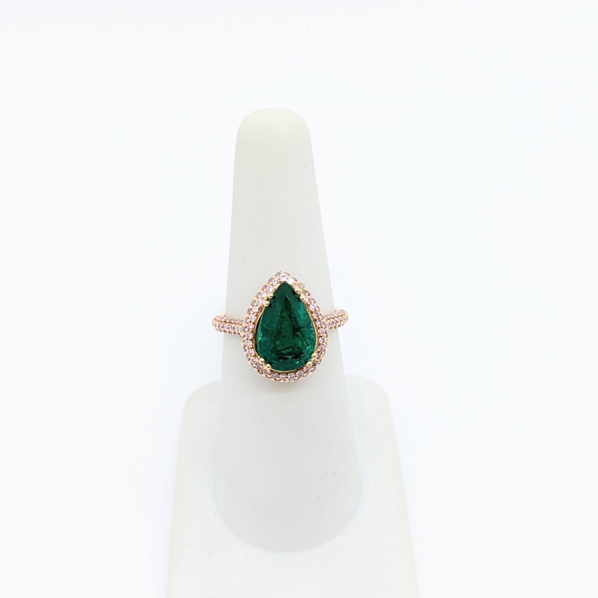 Emerald Pear and Natural Pink Diamond Cocktail Ring in 18K Rose Gold In New Condition For Sale In Los Angeles, CA