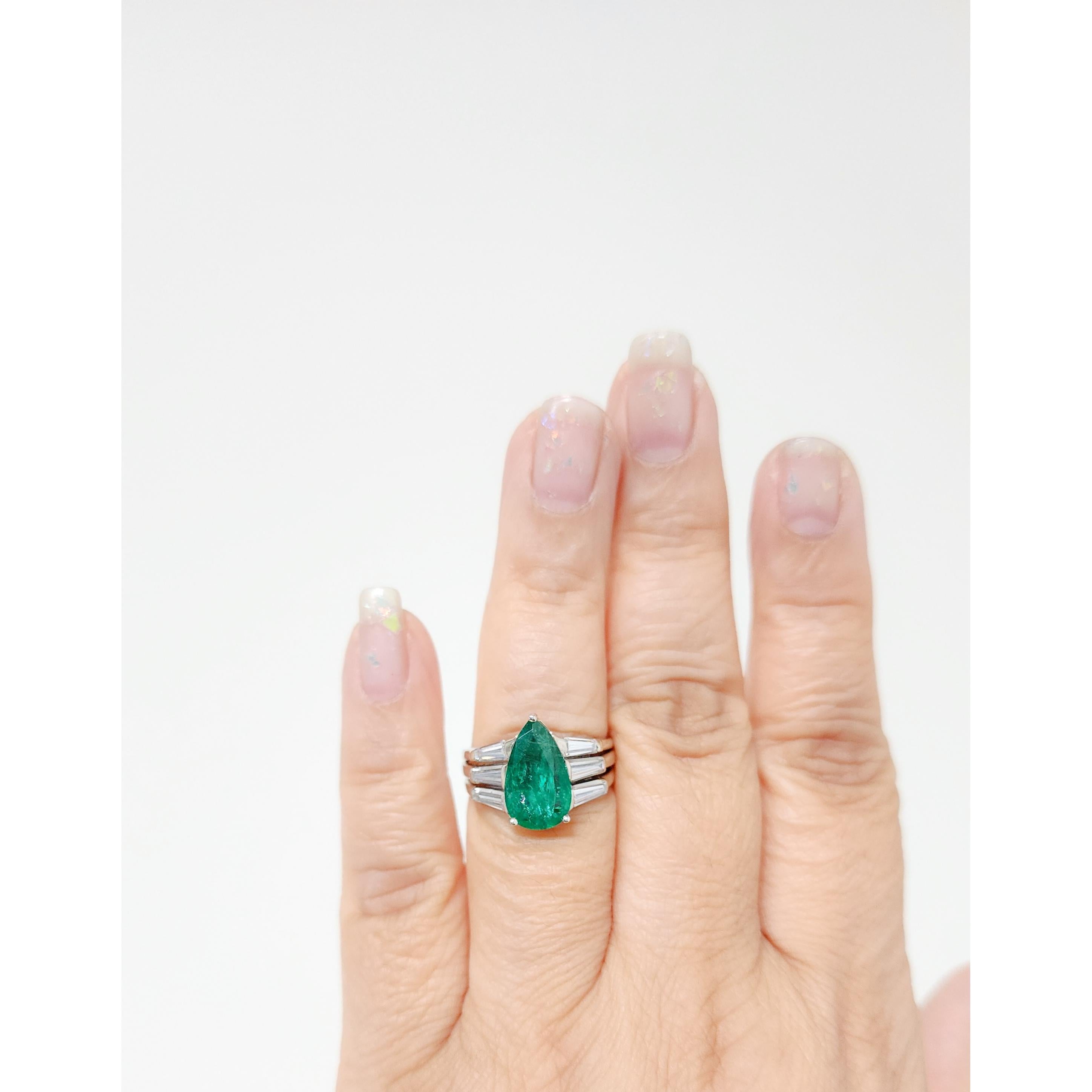 Pear Cut Emerald Pear and White Diamond Cocktail Ring in 18k Gold For Sale