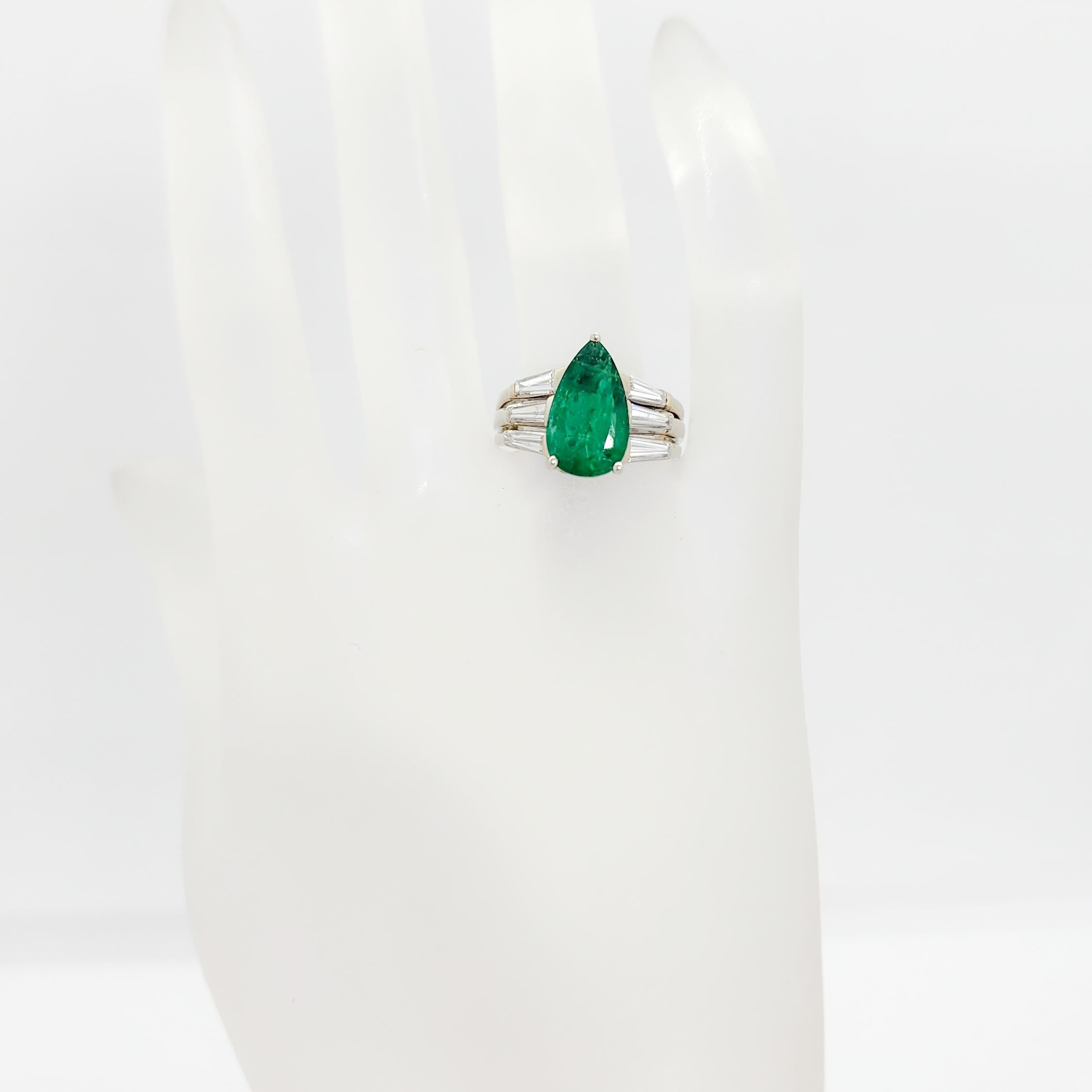 Emerald Pear and White Diamond Cocktail Ring in 18k Gold For Sale 1