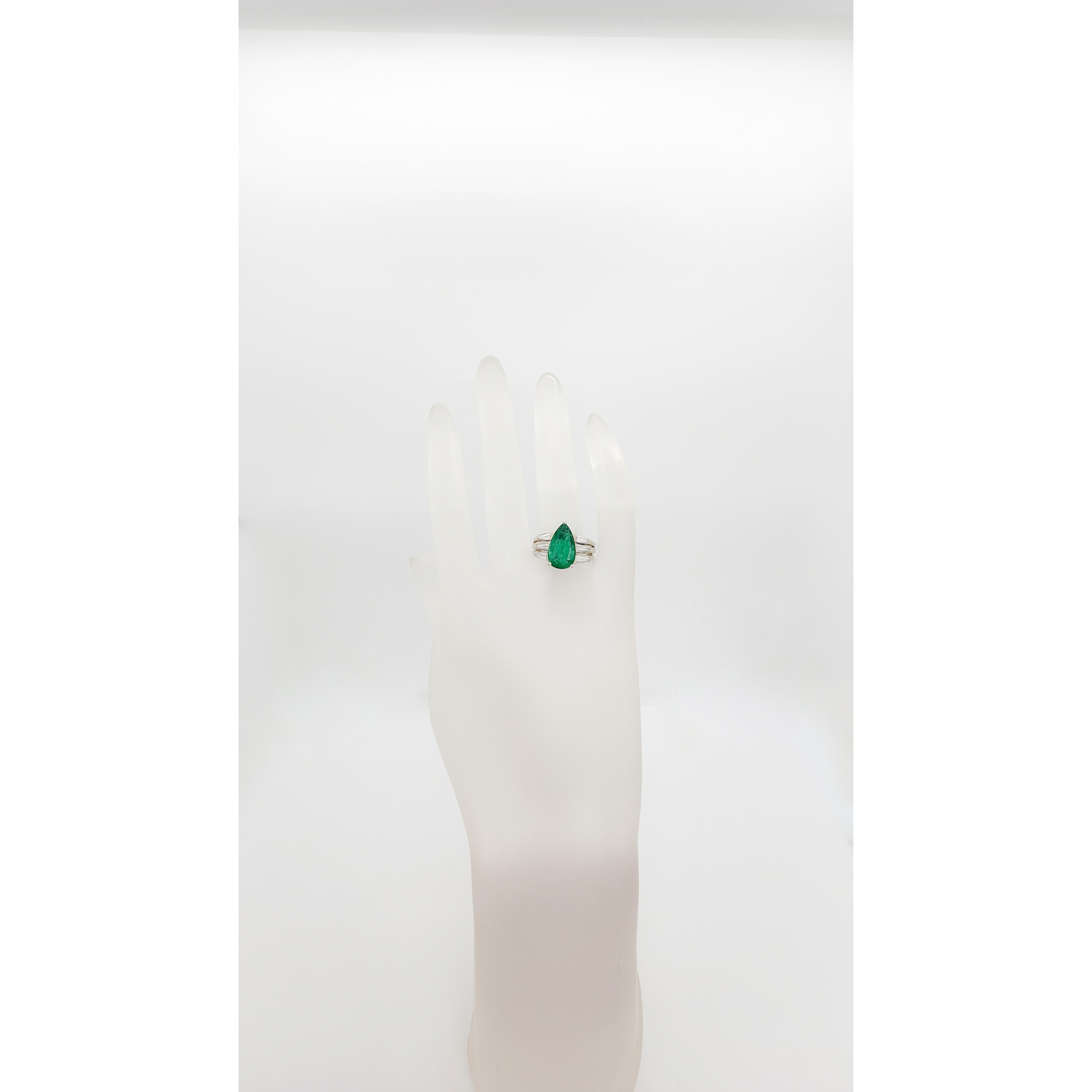 Emerald Pear and White Diamond Cocktail Ring in 18k Gold For Sale 2