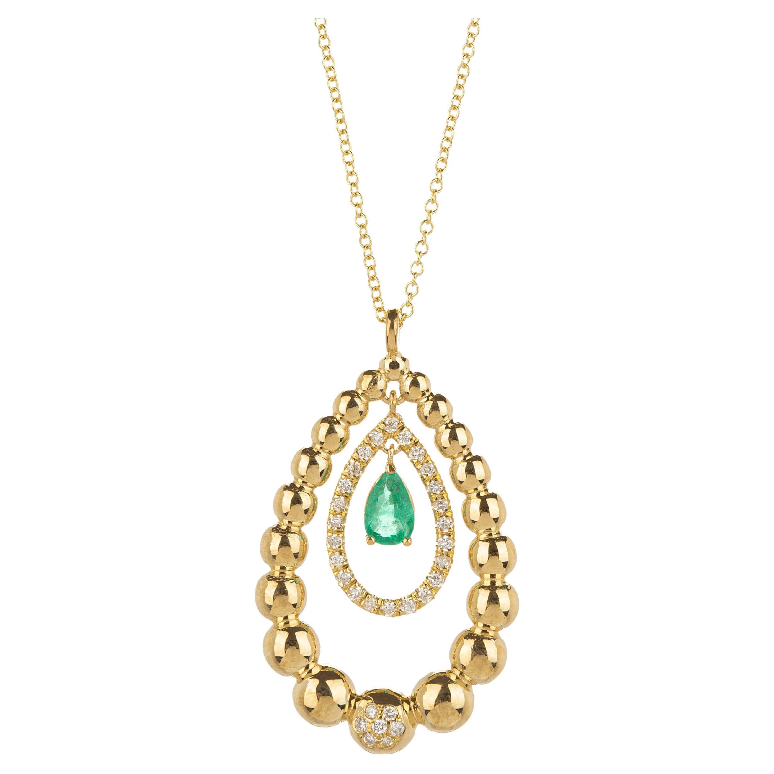 Dreifach abgestufte Granulation-Halskette aus 18 Karat Gold und Diamanten mit Smaragd im Birnenschliff im Angebot