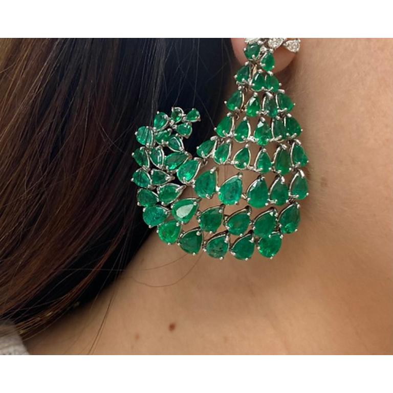 Smaragd-Perlen-Ohrringe 30.8 CTS (Tropfenschliff) im Angebot
