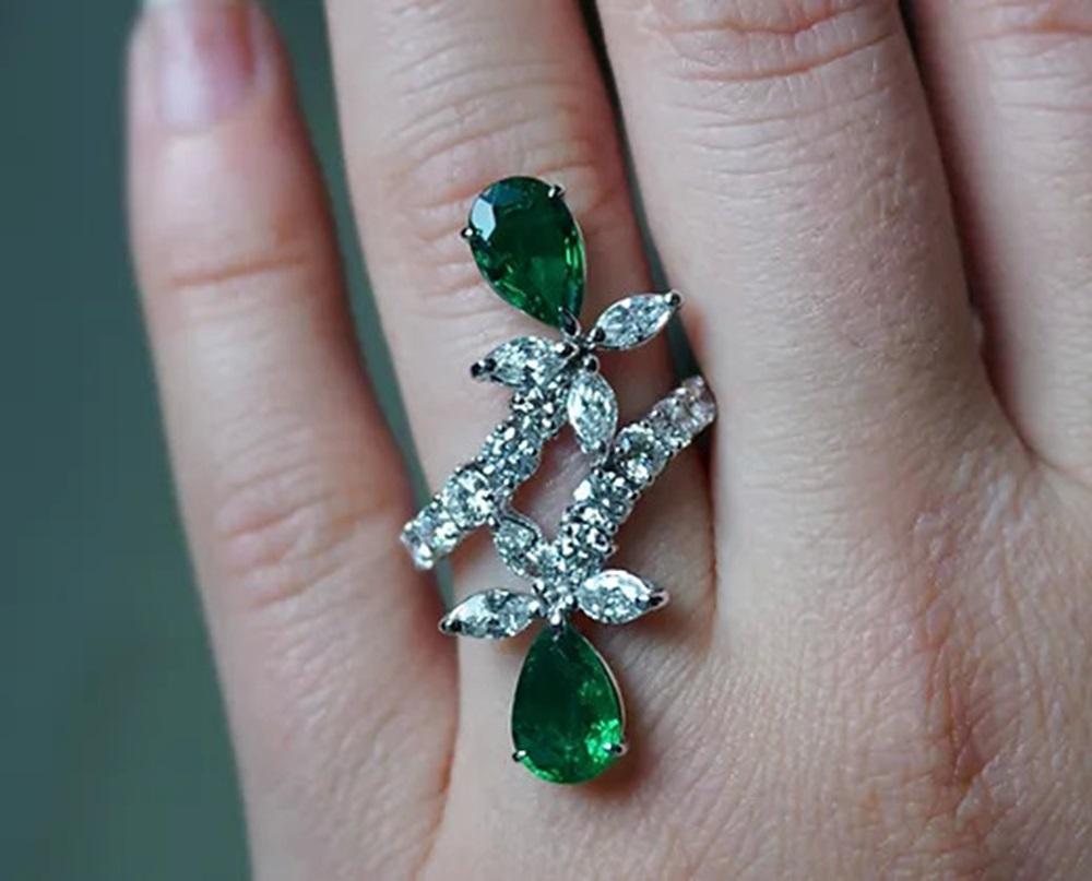 Emerald Weight: 2.41 CT, Diamond Weight: 1.99 CT, Metal: 18K White Gold, Ring Size: 7, Shape: Pear, Color: Green, Birthstone: May