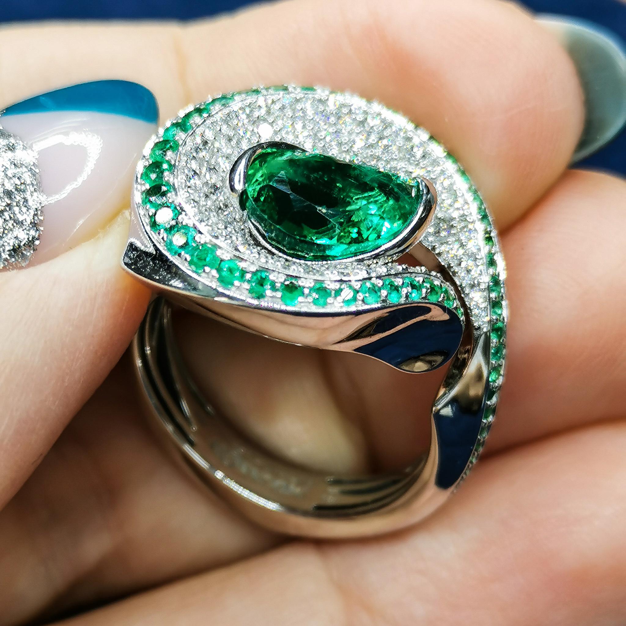 Emerald Pear Shape 2.03 Carat Diamonds Emeralds 18 Karat White Gold Ring For Sale 2