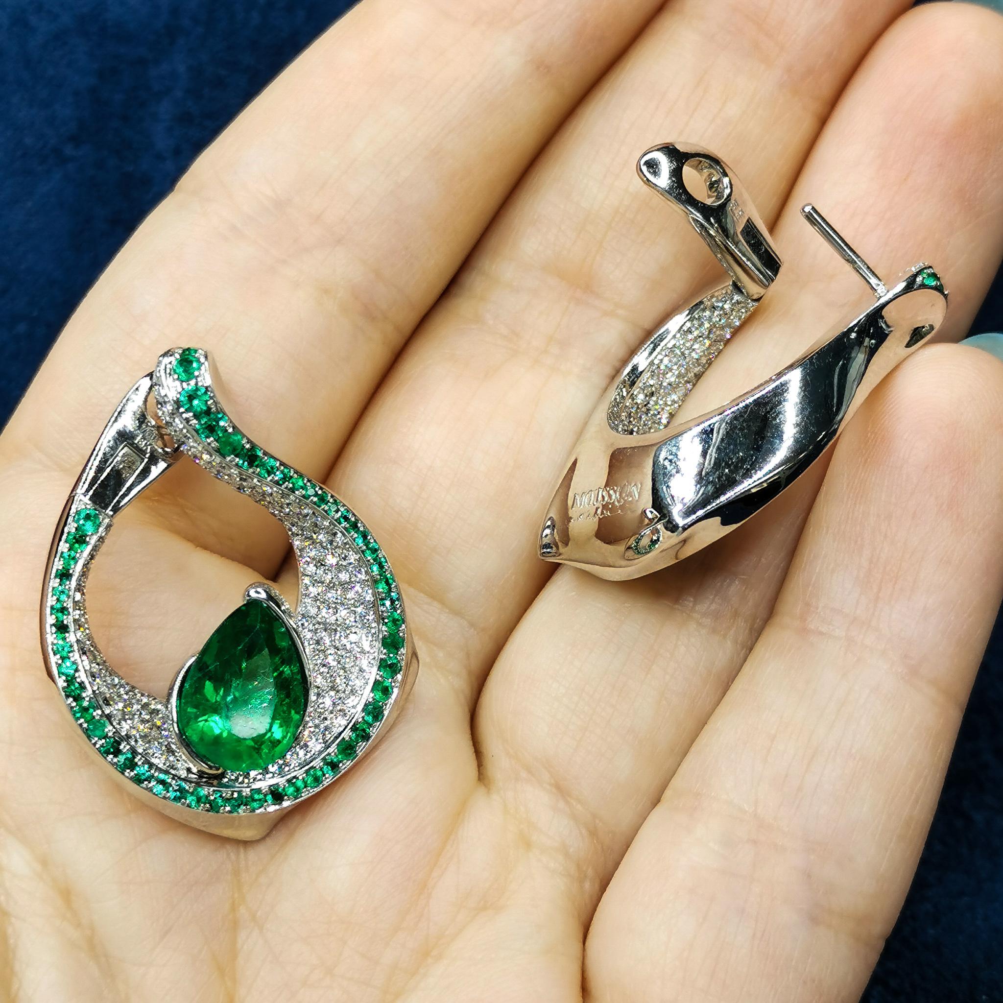 Contemporary Emerald Pear Shape 4.22 Carat Diamonds Emeralds 18 Karat White Gold Earrings For Sale
