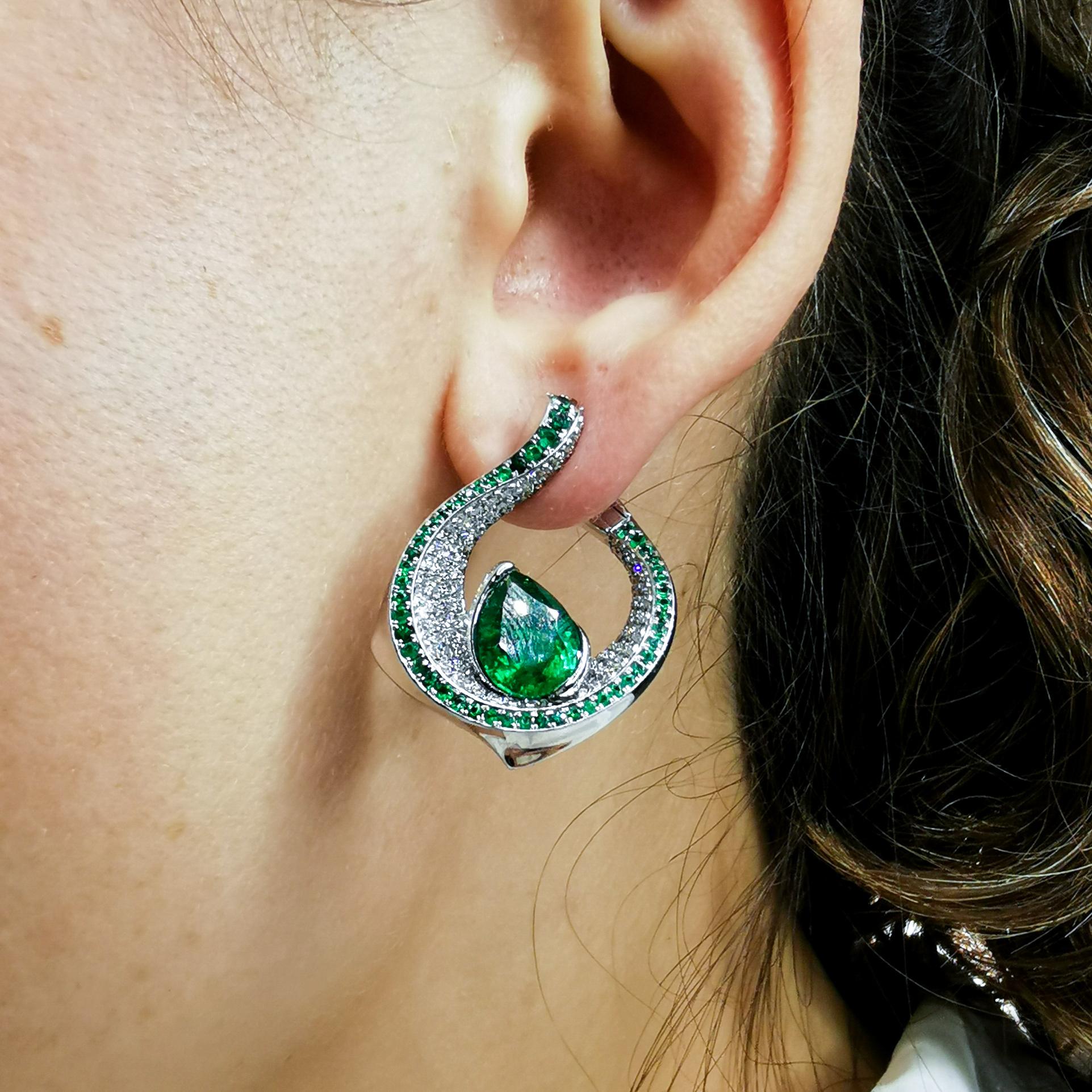 Women's or Men's Emerald Pear Shape 4.22 Carat Diamonds Emeralds 18 Karat White Gold Earrings For Sale