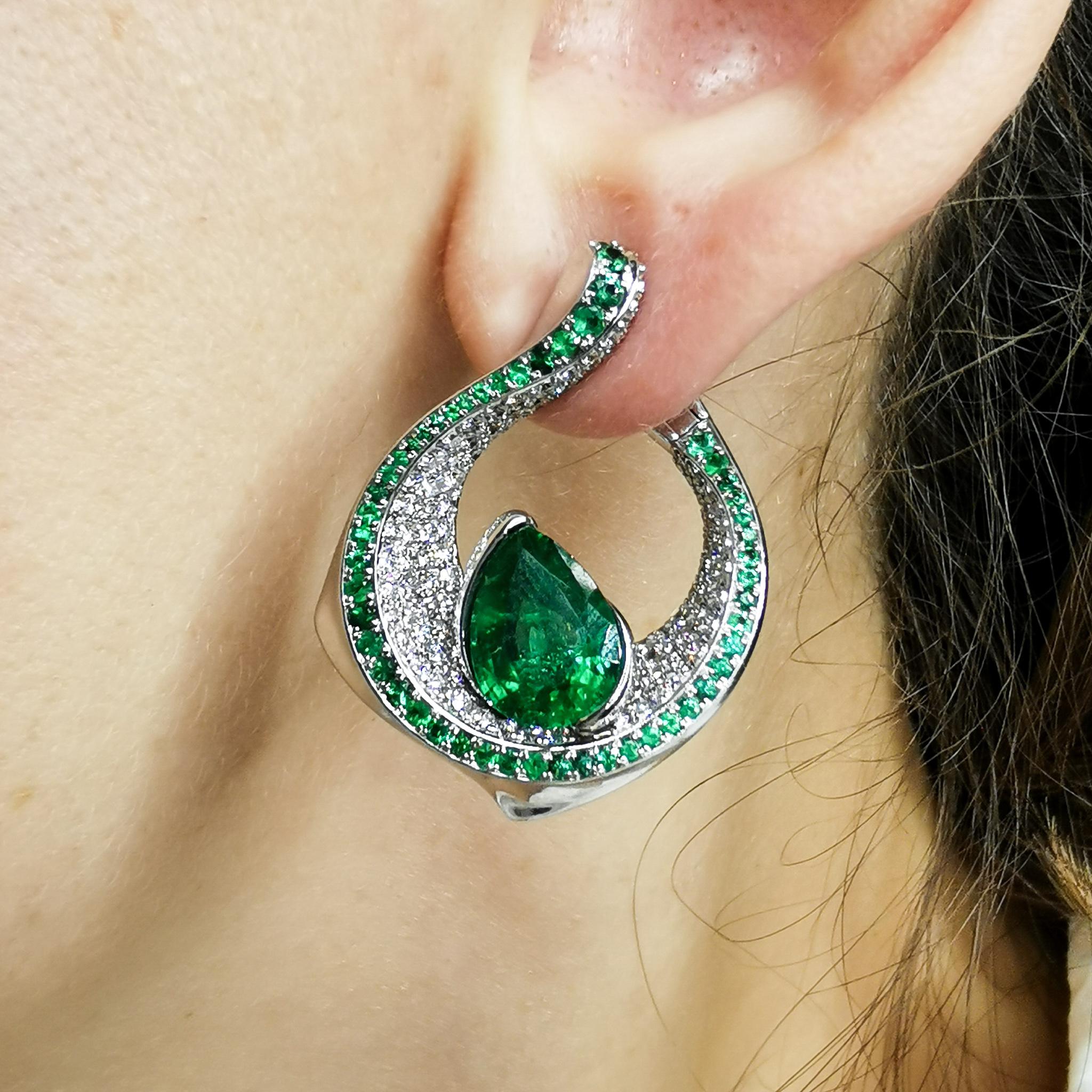 Emerald Pear Shape 4.22 Carat Diamonds Emeralds 18 Karat White Gold Earrings For Sale 1