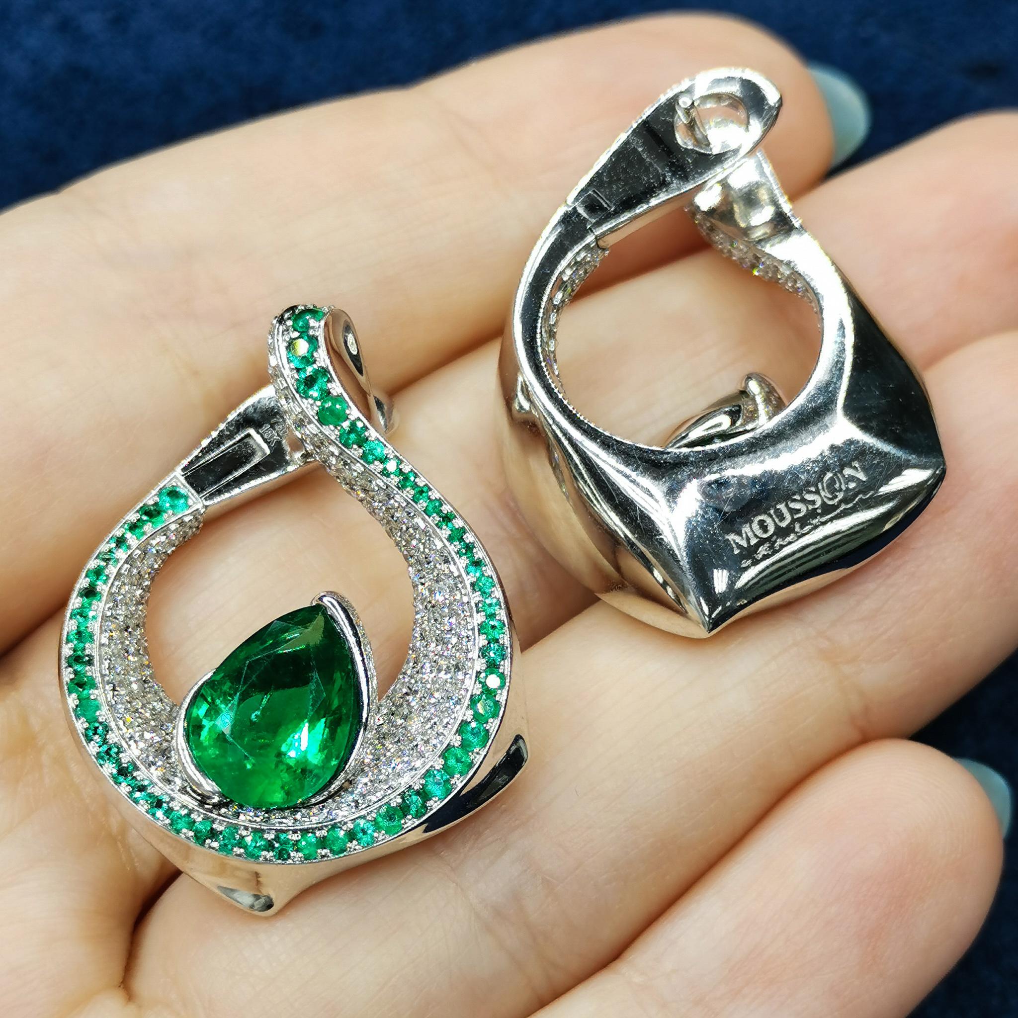 Emerald Pear Shape 4.22 Carat Diamonds Emeralds 18 Karat White Gold Earrings For Sale 3