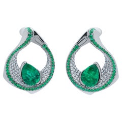 Boucles d'oreilles en or blanc 18 carats avec émeraudes en forme de poire et diamants de 4,22 carats