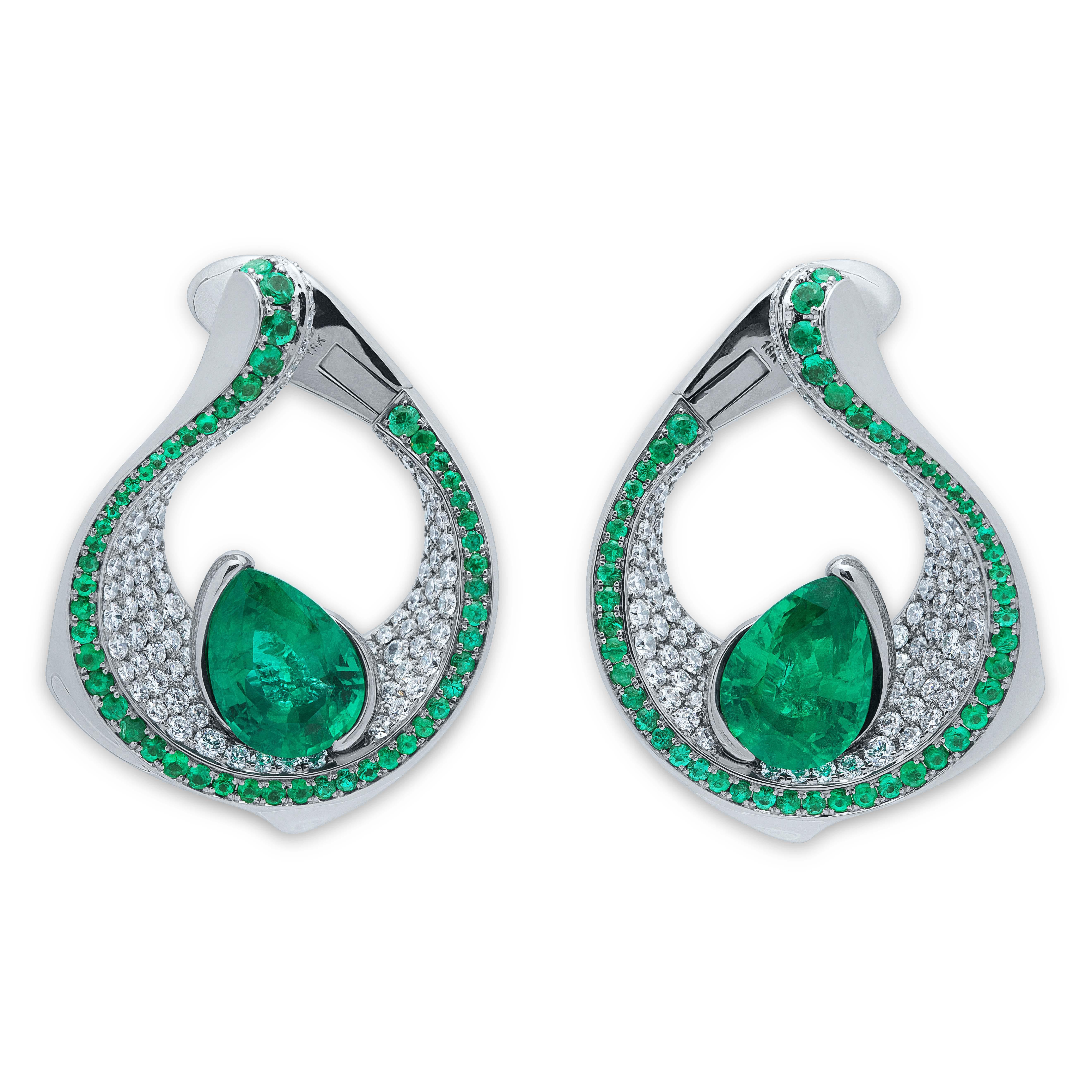 Emerald Pear Shape 6.25 Carat Diamonds Emeralds 18 Karat White Gold Suite For Sale 7