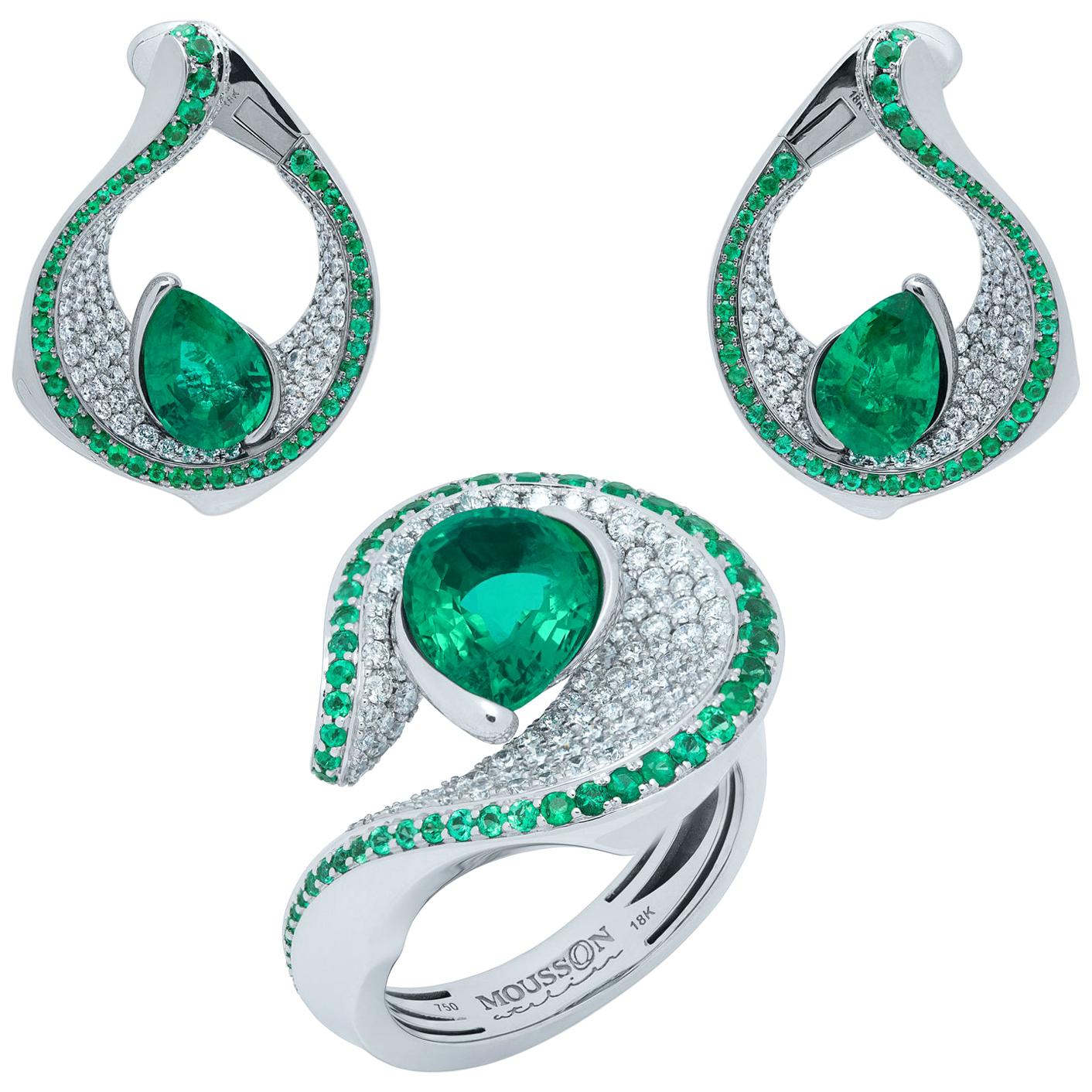 Emerald Pear Shape 6.25 Carat Diamonds Emeralds 18 Karat White Gold Suite For Sale