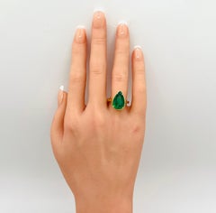 Emerald Pear Shape Solitaire Ring in 18K Yellow Gold