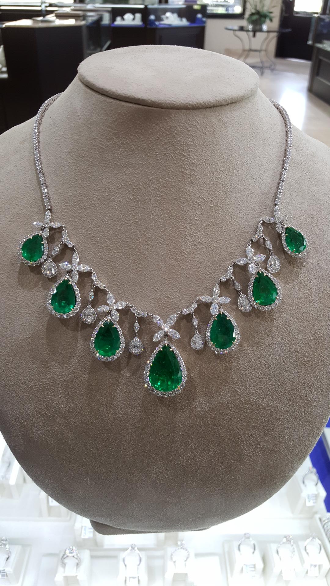 Emerald Pear Shape White Diamond Round and Marquis Halo Two-Color Gold Necklace im Zustand „Neu“ in NEW YORK, NY