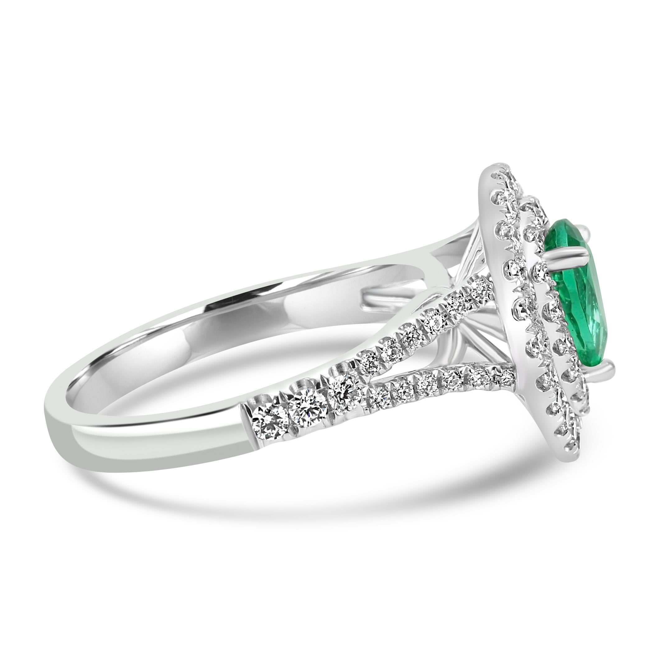 Taille ovale Bague de fiançailles émeraude poire et diamant blanc rond en or 18 carats en vente