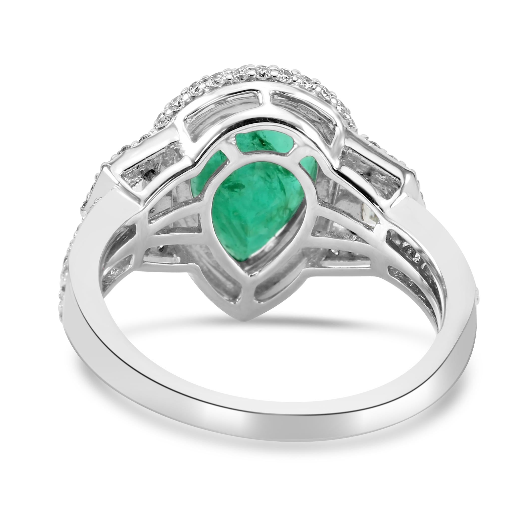 Brautmodenring mit drei Steinen, Smaragd, birnenförmiger weißer Diamant, runder Diamant, 18 Karat Gold im Angebot 1