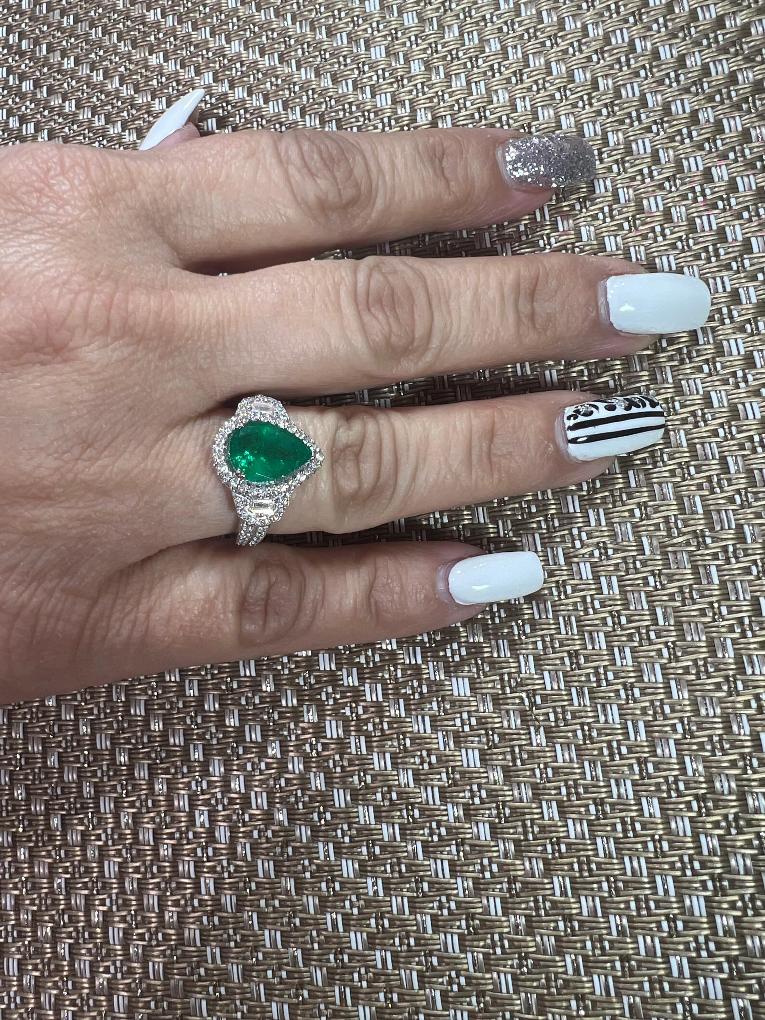 Emerald Pear White Diamond Round 18K Gold Bridal Fashion Three Stone Halo Ring For Sale 2