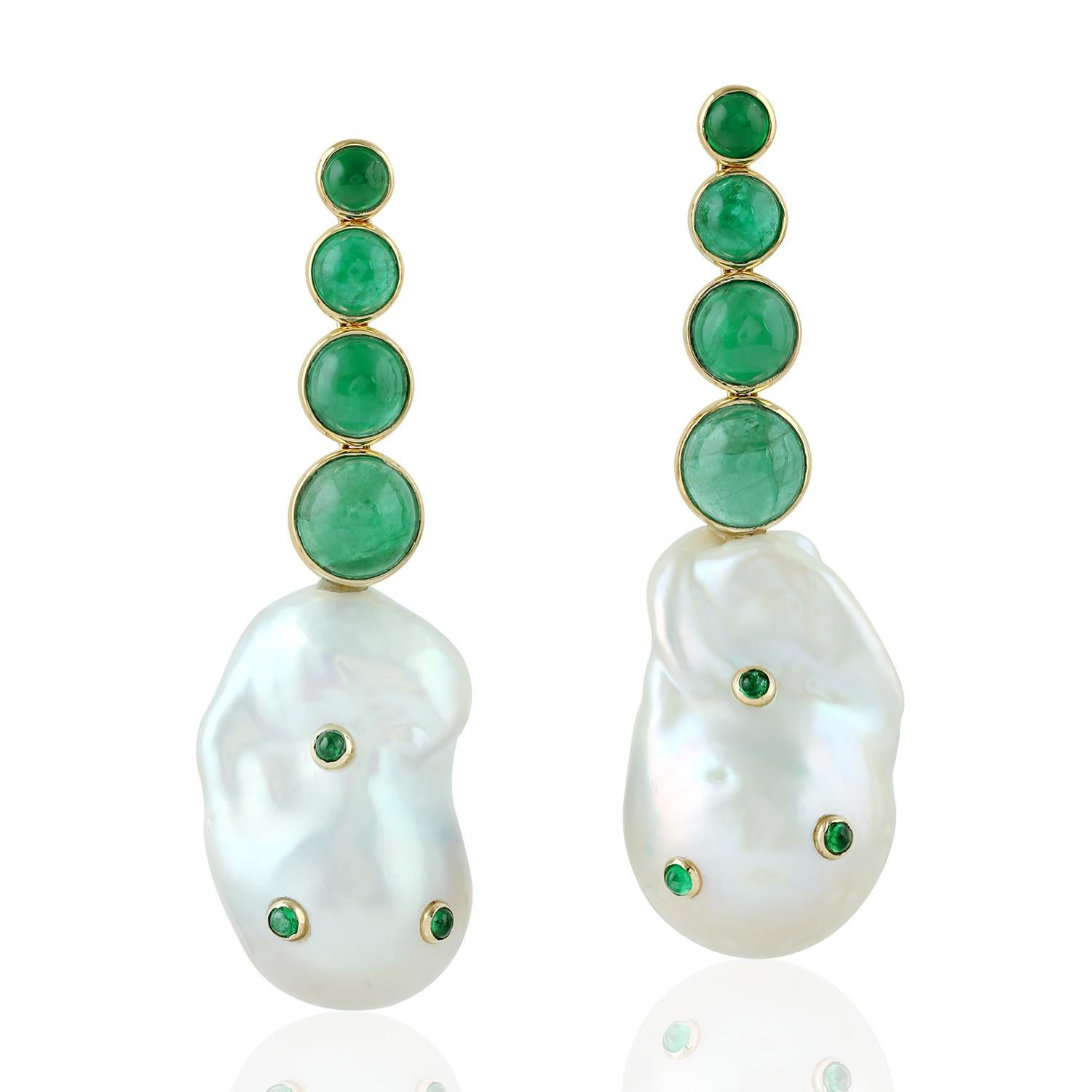 Smaragdperlen-Ohrringe aus 18 Karat Gold (Gemischter Schliff) im Angebot