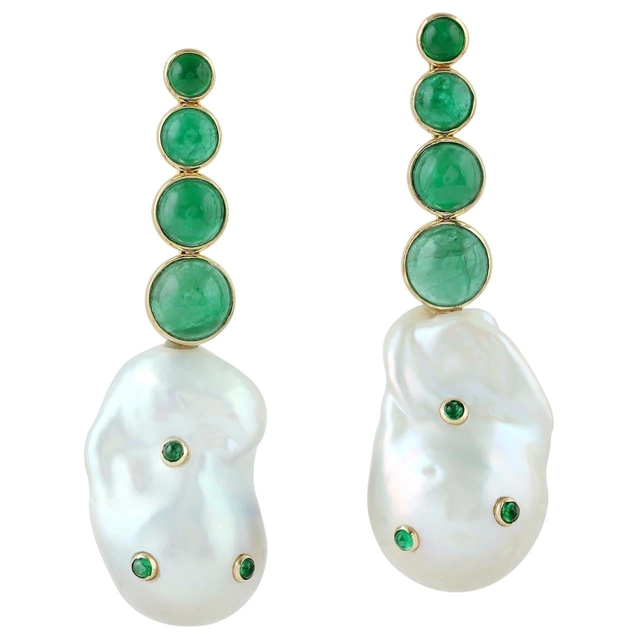 Smaragdperlen-Ohrringe aus 18 Karat Gold im Angebot
