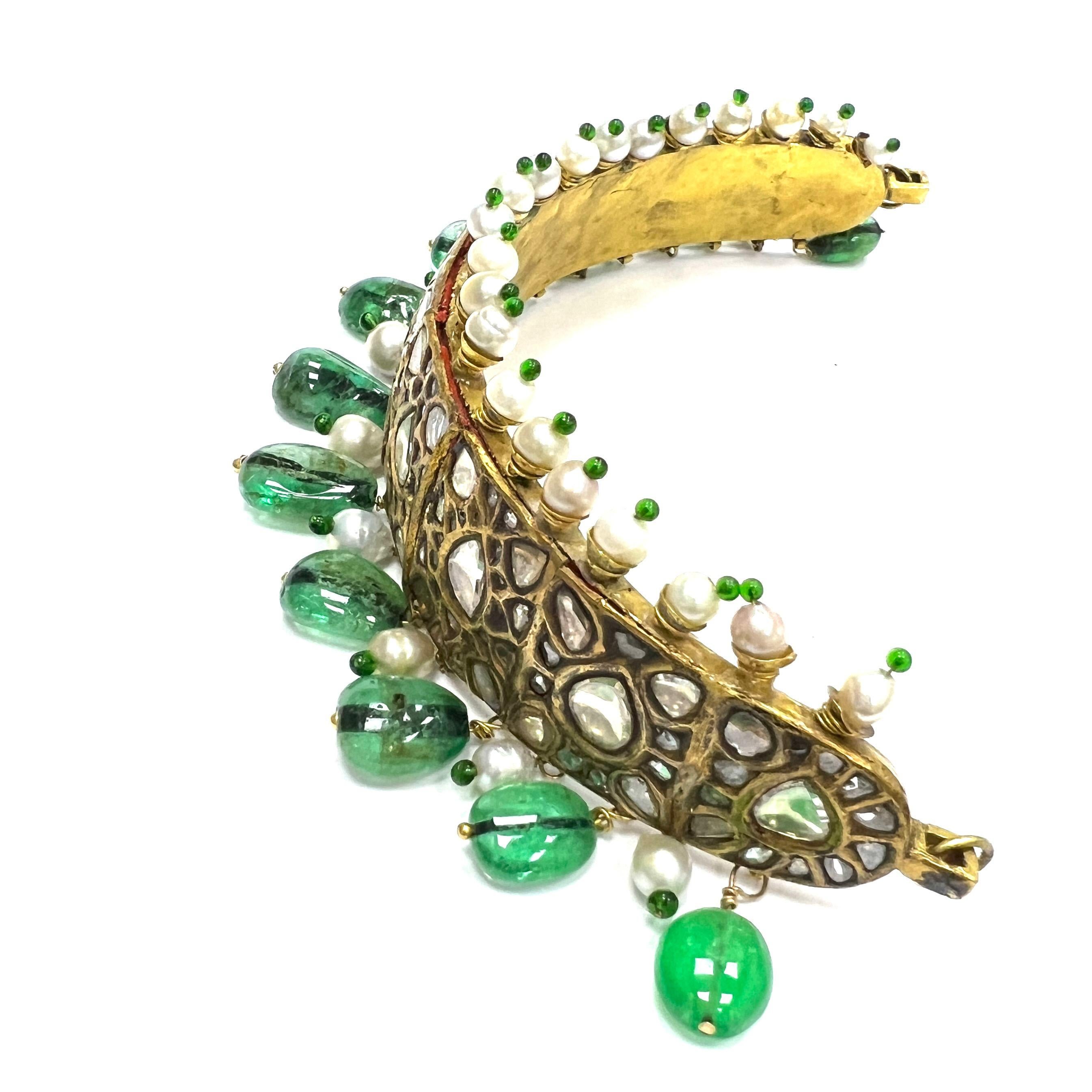 Emerald Pearl 18k Yellow Gold Indian Headwear In Good Condition For Sale In New York, NY