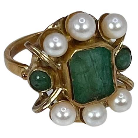 Emerald & Pearl Cocktail Ring Handmade Old Age Unknown 14KT Yellow Gold For Sale