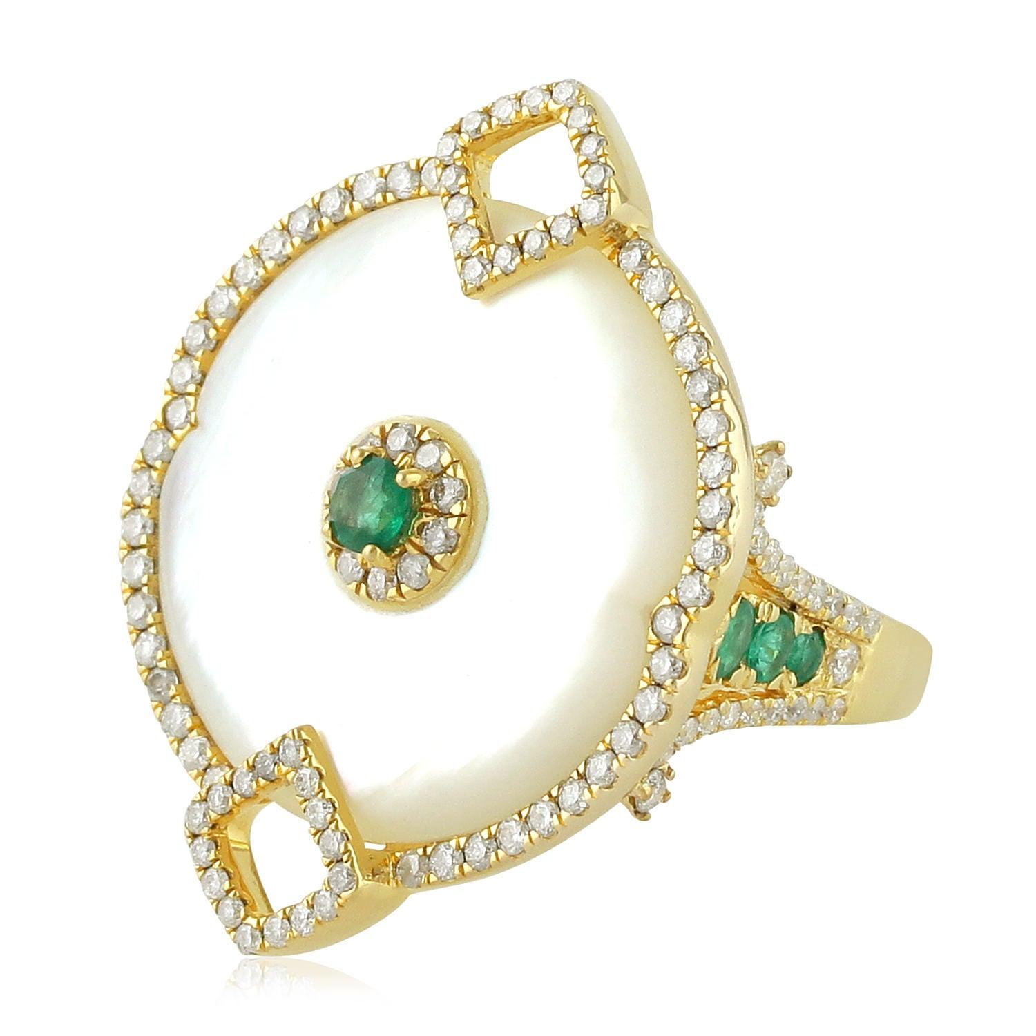 For Sale:  Emerald Pearl Diamond 18 Karat Cocktail Ring 3
