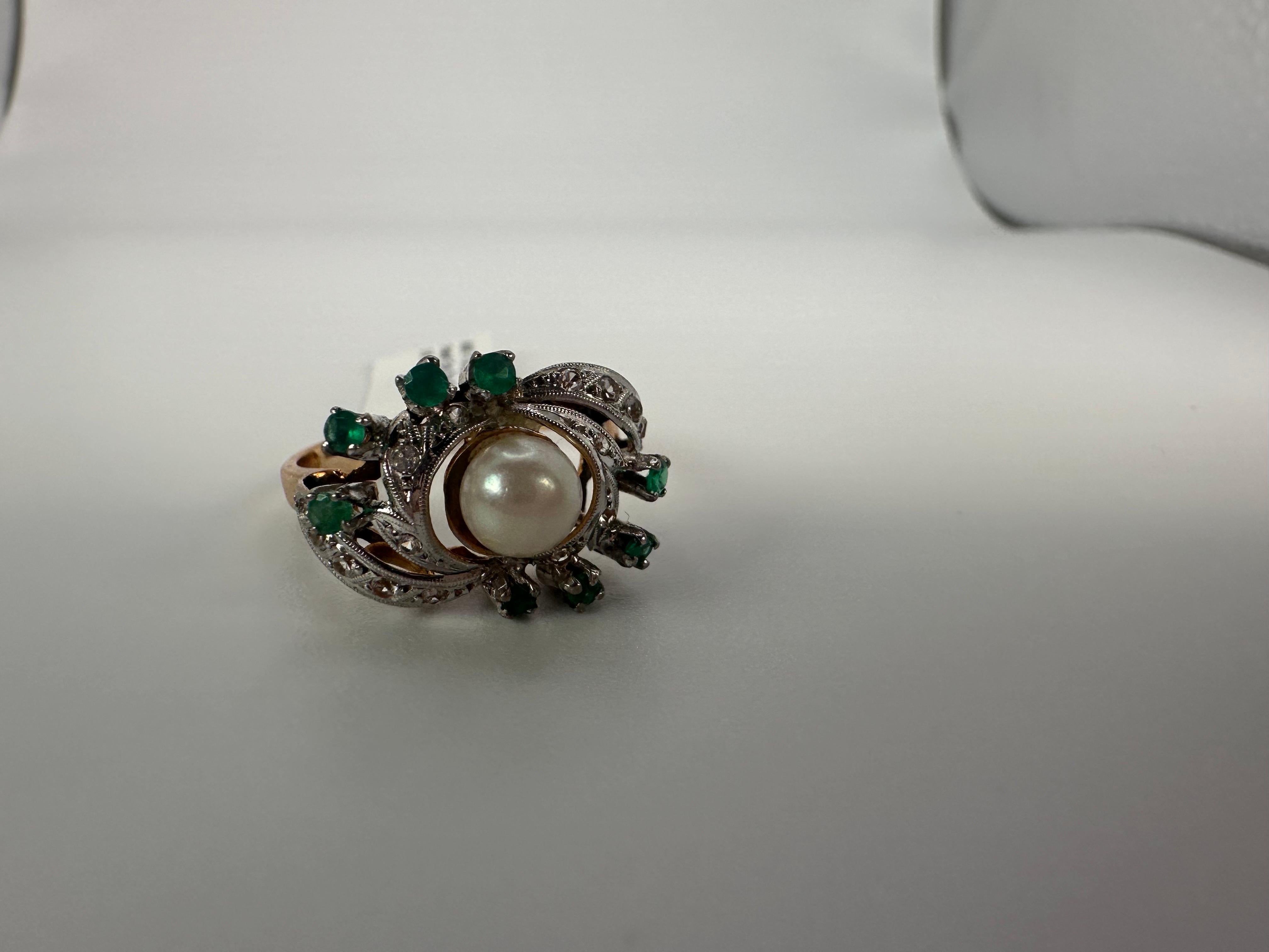 Emerald Pearl diamond ring antique with hand details 18KT gold & Platinum RARE For Sale 6