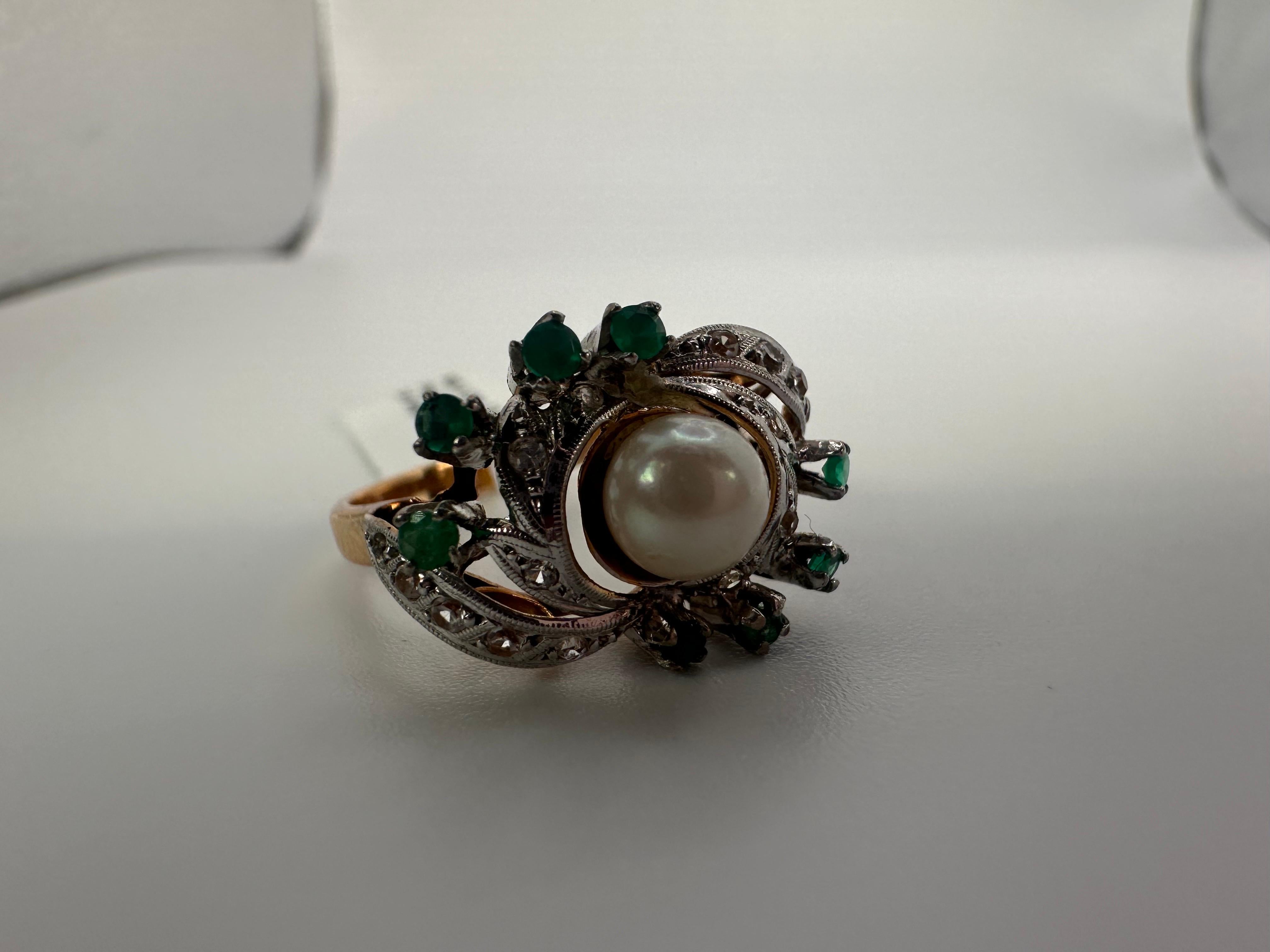Emerald Pearl diamond ring antique with hand details 18KT gold & Platinum RARE In Excellent Condition For Sale In Jupiter, FL