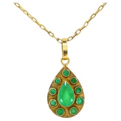 Ciondolo a forma di smeraldo in oro 18k Collana a catena vintage