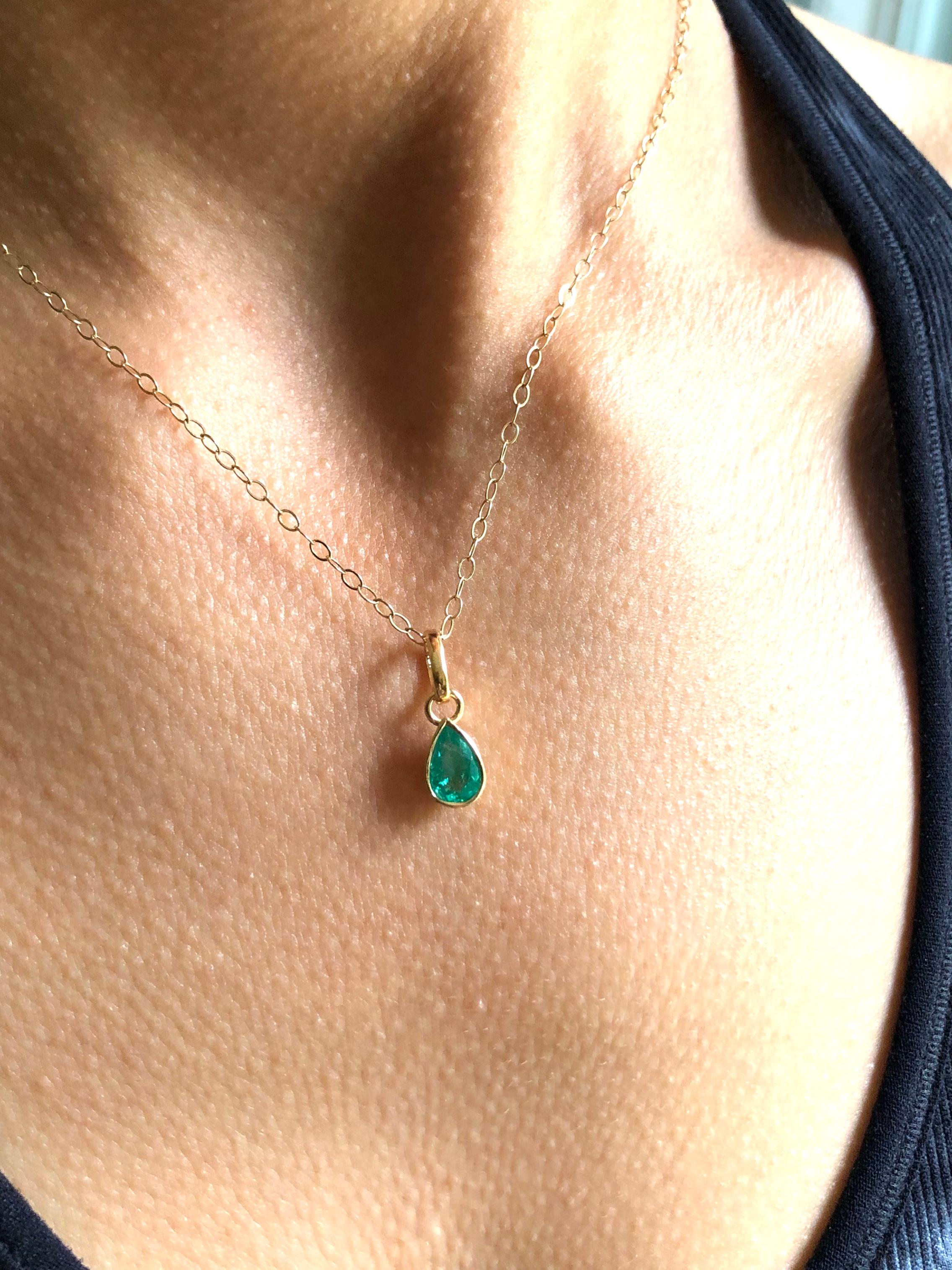 Shimmering emerald charm drop pendant bezel set Colombian emerald pear cut. All natural.
featuring one genuine and natural pear cut Colombian emerald, approx. 1.10 carat, glimmering perfect medium Intense green color, clarity VS. The pendant is made