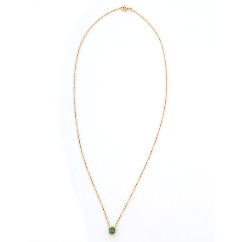 Modern Emerald Pendant in 18kt Solid Yellow Gold with Chain For Sale