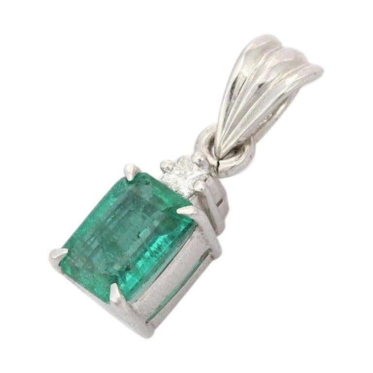 Pendentif émeraude en or blanc massif 18 carats avec diamants Neuf - En vente à New York, NY