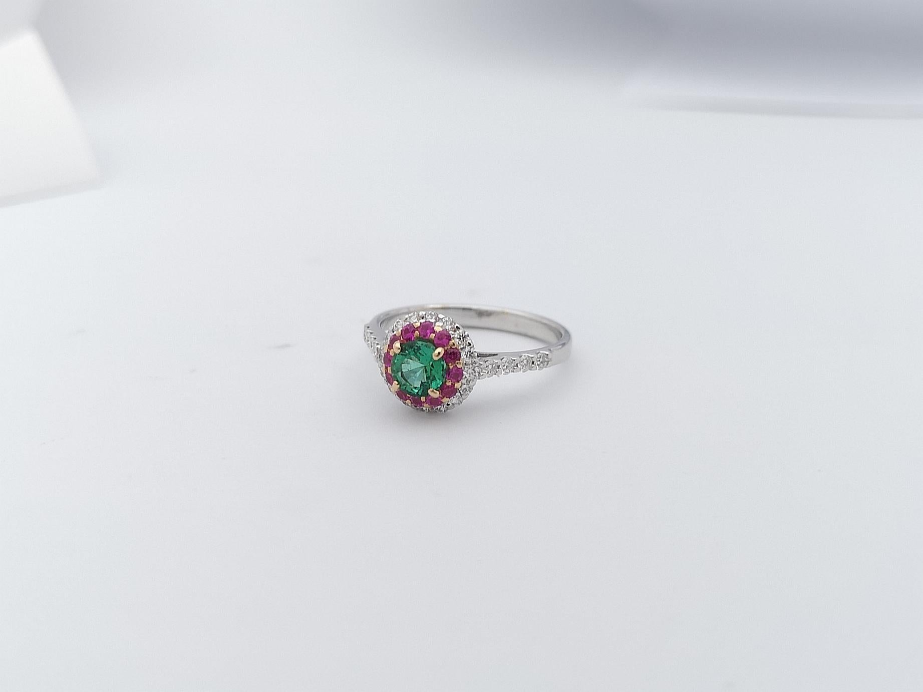 Emerald, Pink Sapphire and Diamond Ring Set in 18 Karat White Gold Settings For Sale 4