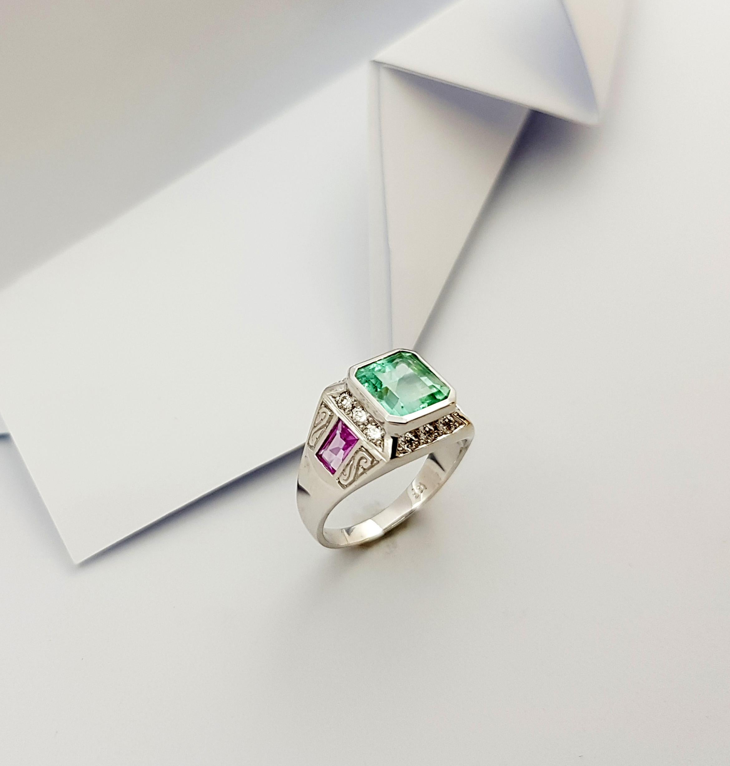 Emerald, Pink Sapphire and Diamond Ring Set in 18 Karat White Gold Settings For Sale 6